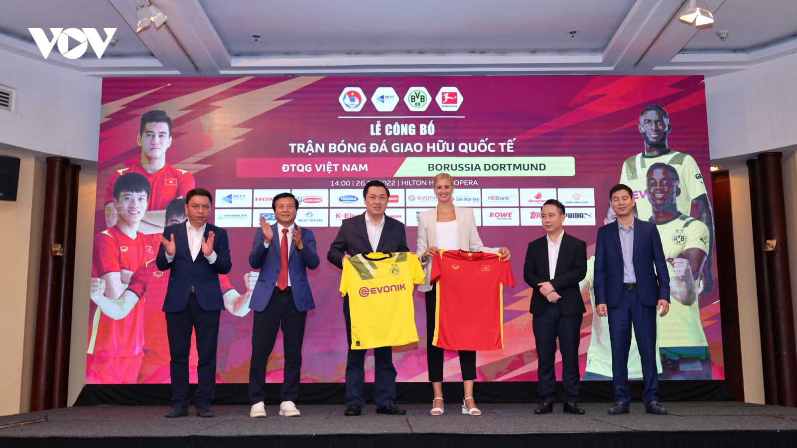 ĐT Việt Nam khởi động chiến dịch săn vàng AFF Cup với "thuốc thử" liều cao Dortmund 