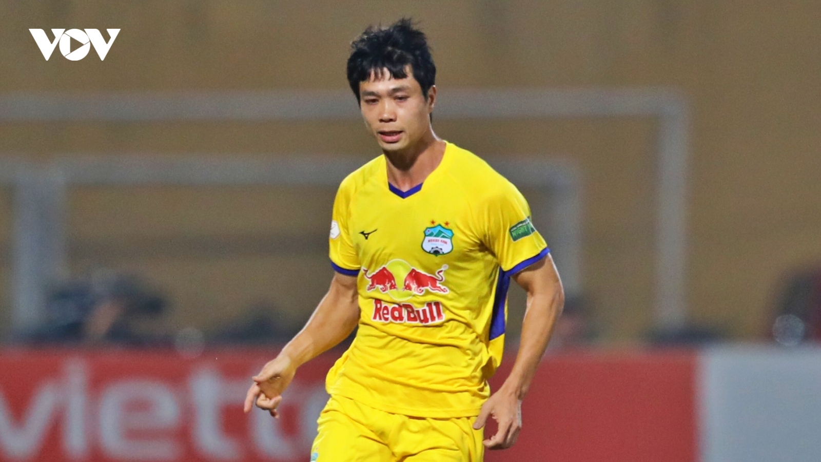 Công Phượng và dàn sao HAGL được CĐV "vỗ về" sau trận thua Viettel FC