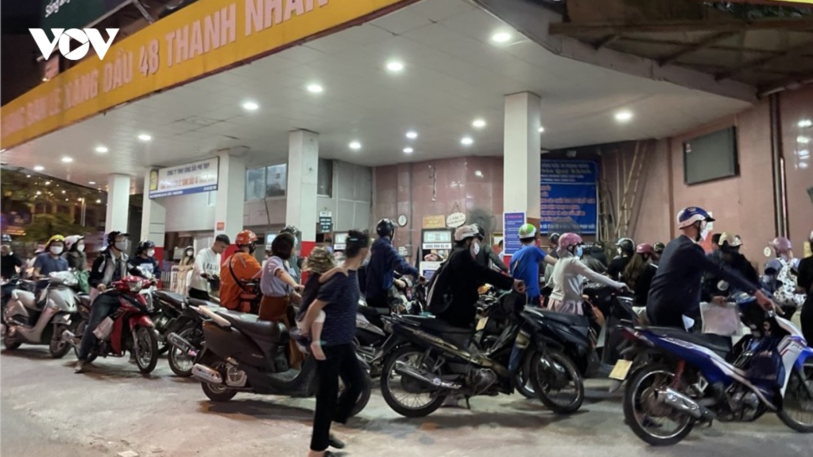Nhiều cửa hàng xăng dầu đóng cửa: Sự thiếu lắng nghe và lỗi nhịp trong điều hành