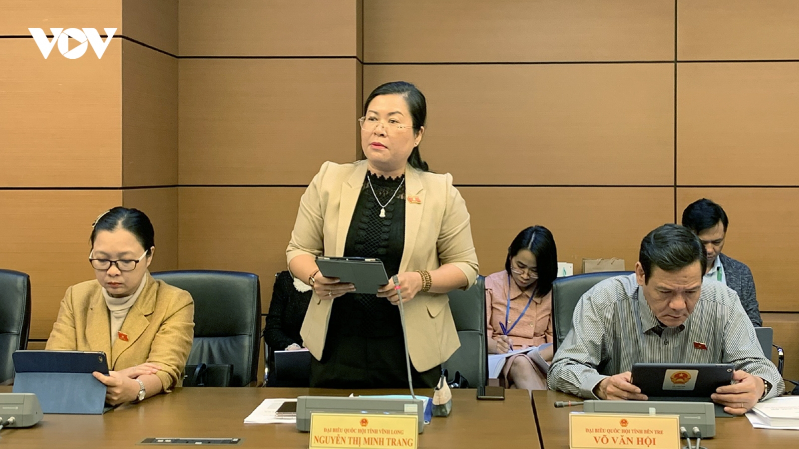 Quốc hội thảo luận kinh tế - xã hội: Vừa mừng, vừa lo
