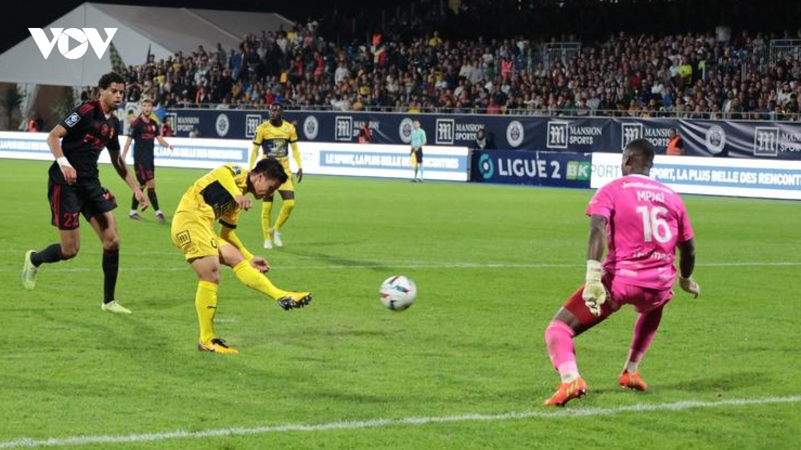 Bảng xếp hạng Ligue 2 mới nhất: Pau FC vẫn ở nhóm "nguy hiểm"