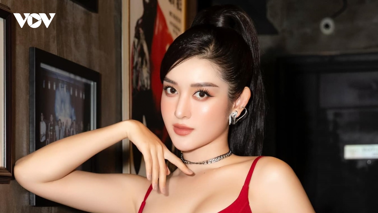 Á hậu Huyền My nóng bỏng với sắc đỏ