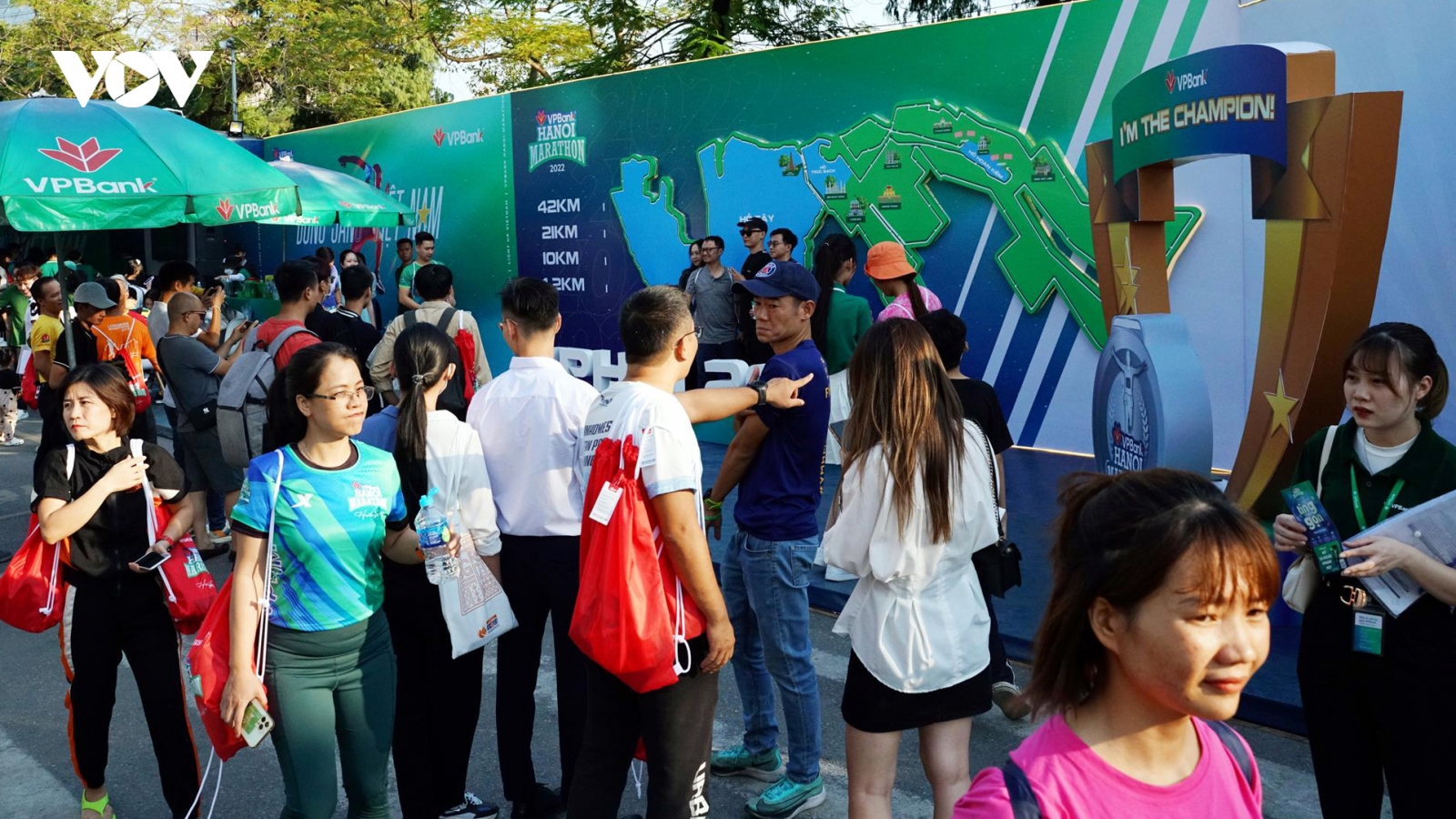 Sôi động Giải chạy Marathon quốc tế chính thức của Hà Nội trước giờ tranh tài