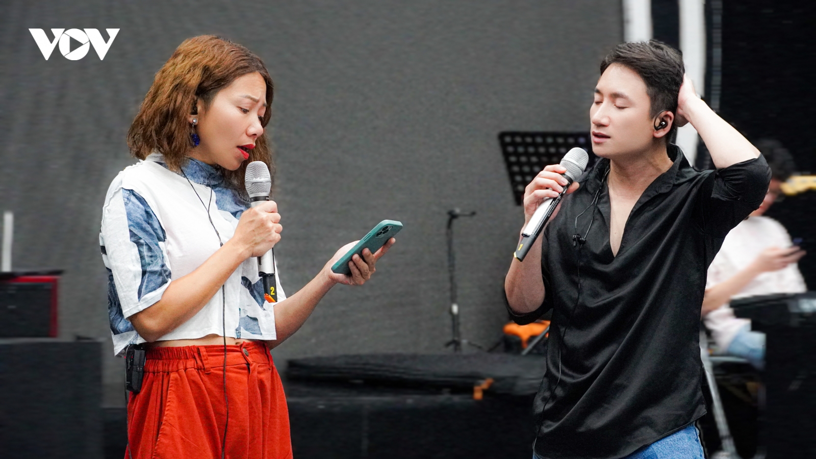 Phan Mạnh Quỳnh thấy áp lực khi hát cùng Diva Hà Trần