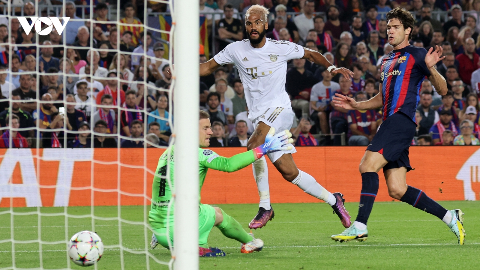 Barca thua thảm Bayern Munich trong ngày xuống chơi Europa League