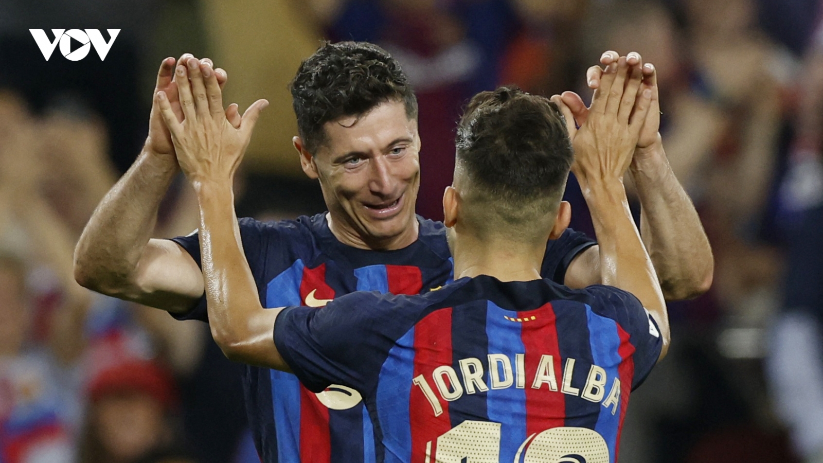 Lewandowski ghi bàn đẳng cấp, Barca đè bẹp Villarreal