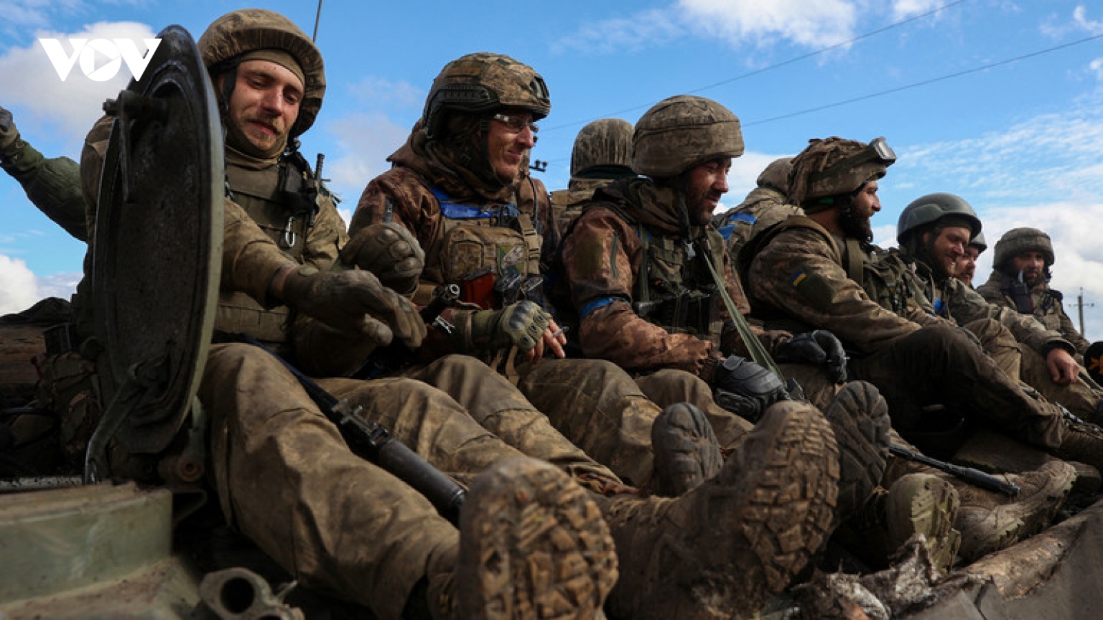 Quan chức LPR: Ukraine ồ ạt triển khai binh sỹ và vũ khí tới biên giới Donbass
