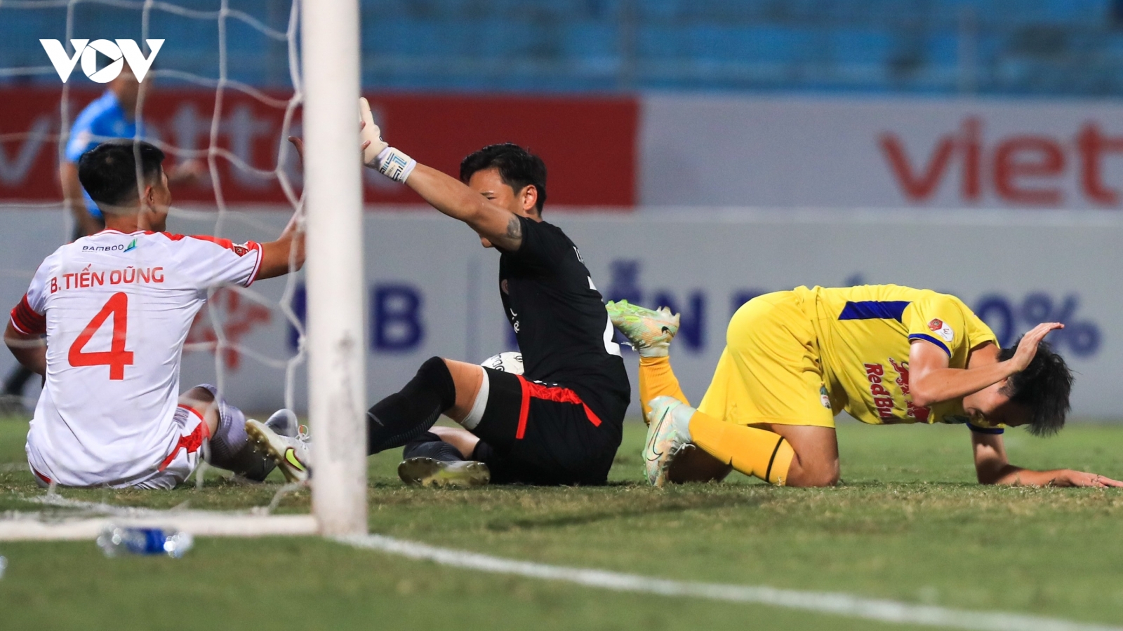 Bảng xếp hạng V-League 2022 mới nhất: Cuộc đua trụ hạng khó lường, HAGL lâm nguy