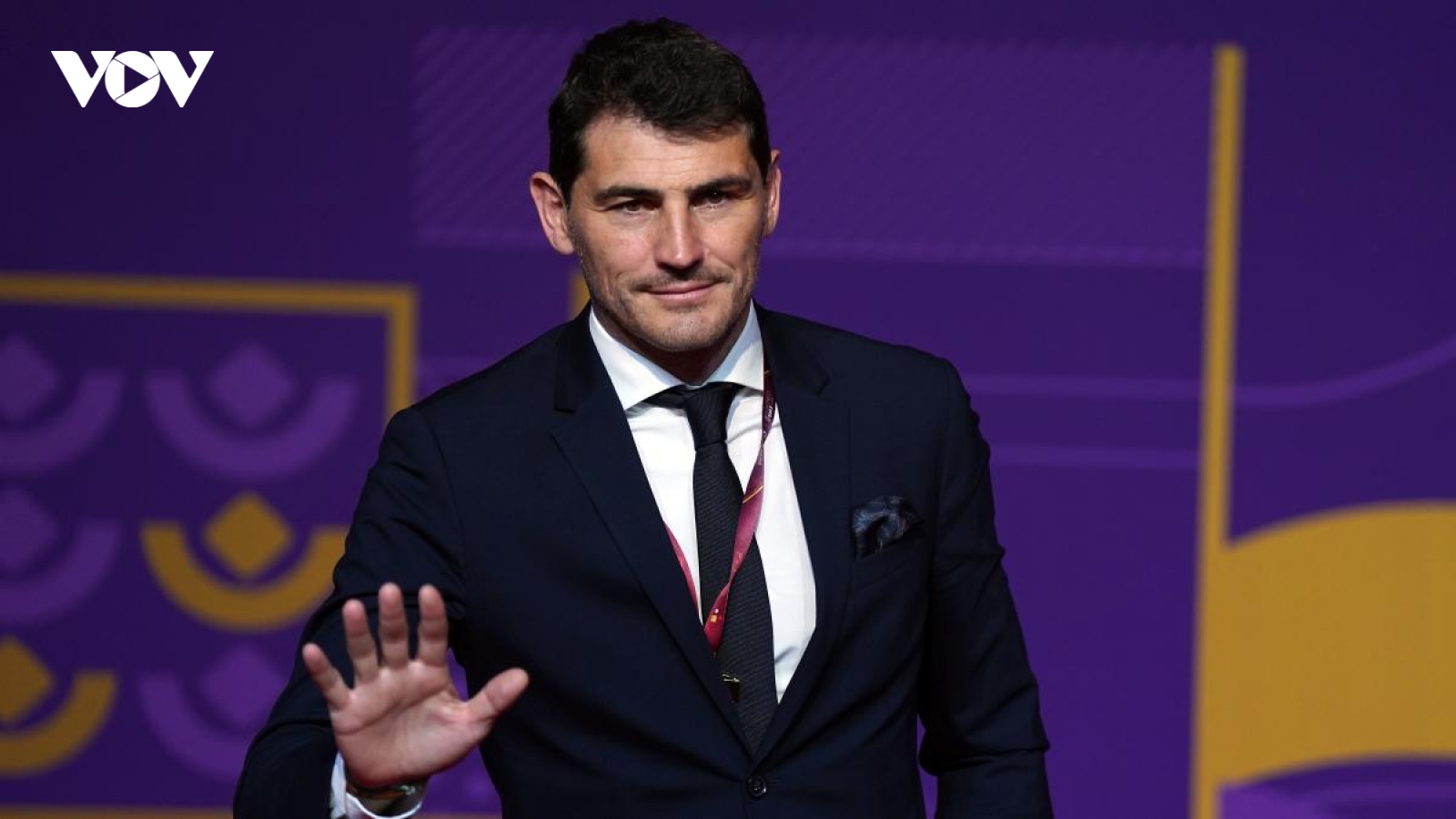 Casillas thông báo bị hack tài khoản MXH sau khi gây "bão mạng" vì chuyện giới tính
