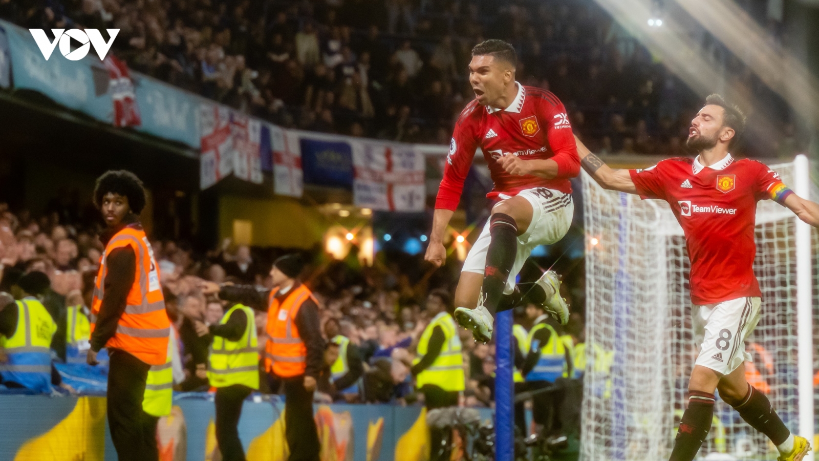 Chelsea 1-1 MU: McTominay sai đã có Casemiro sửa
