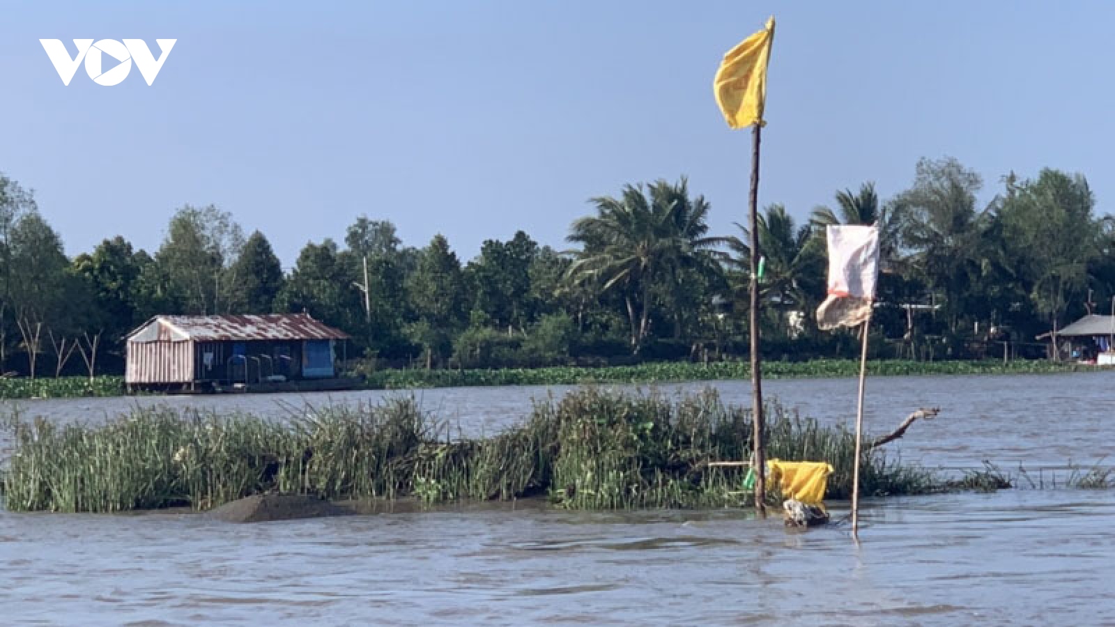 Tiền Giang phá bỏ cồn "chìm, nổi" giữa sông gây cản trở giao thông đường thủy