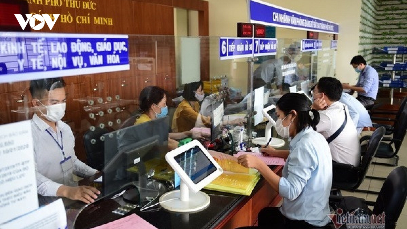 Công chức nghỉ việc và năng lực cạnh tranh của hệ thống công