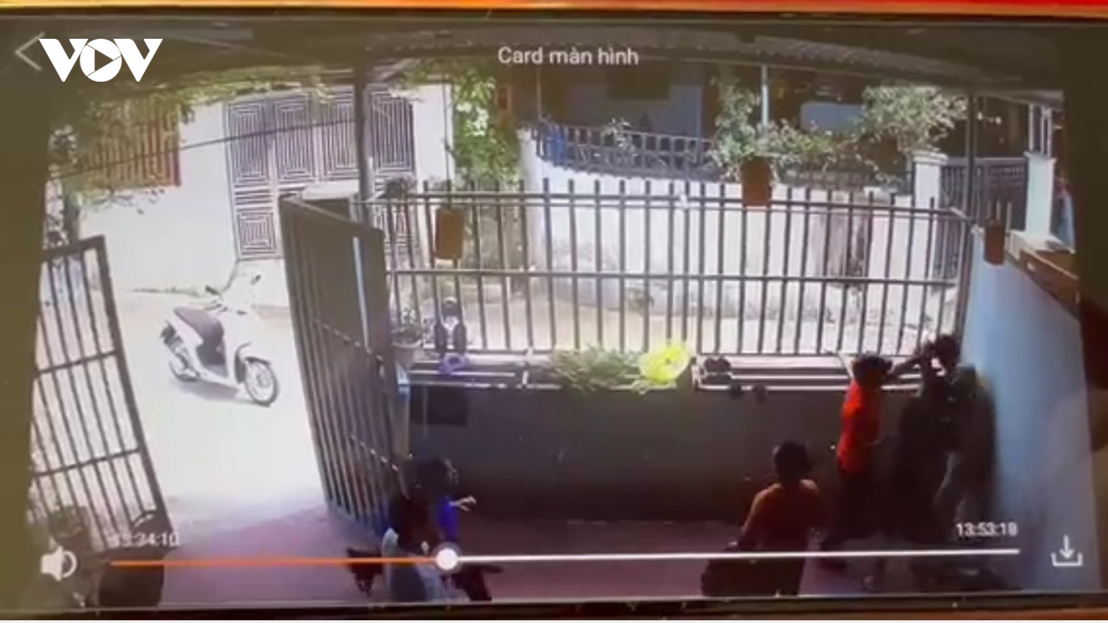 Viên chức Cục Quản lý thị trường tỉnh Lạng Sơn xông vào nhà dân đánh người