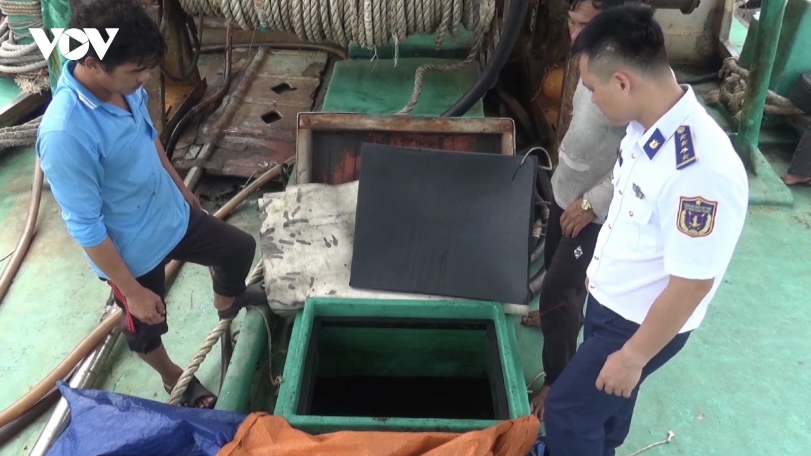 Liên tiếp bắt giữ tàu cá chở dầu DO không rõ nguồn gốc