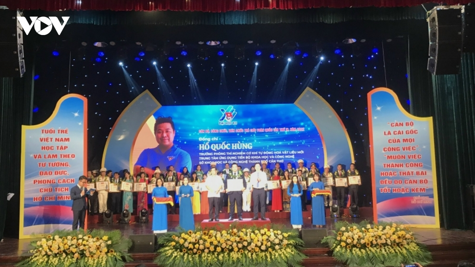 Tuyên dương 42 “cán bộ, công chức, viên chức trẻ giỏi” tiêu biểu cả nước