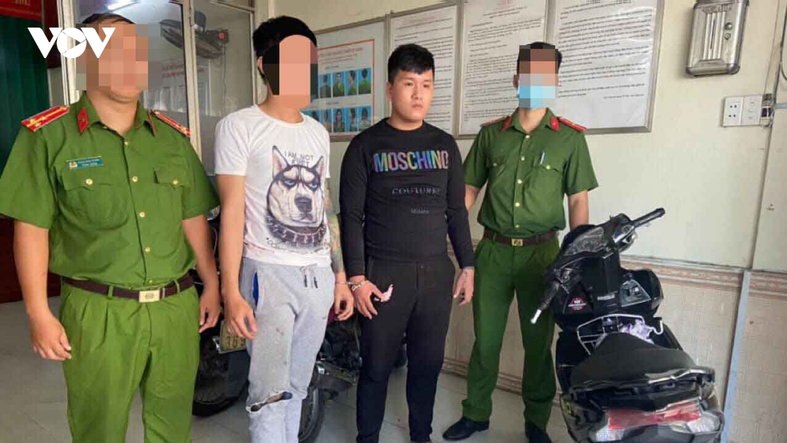 Tạm giữ đối tượng tông cảnh sát cơ động bất tỉnh