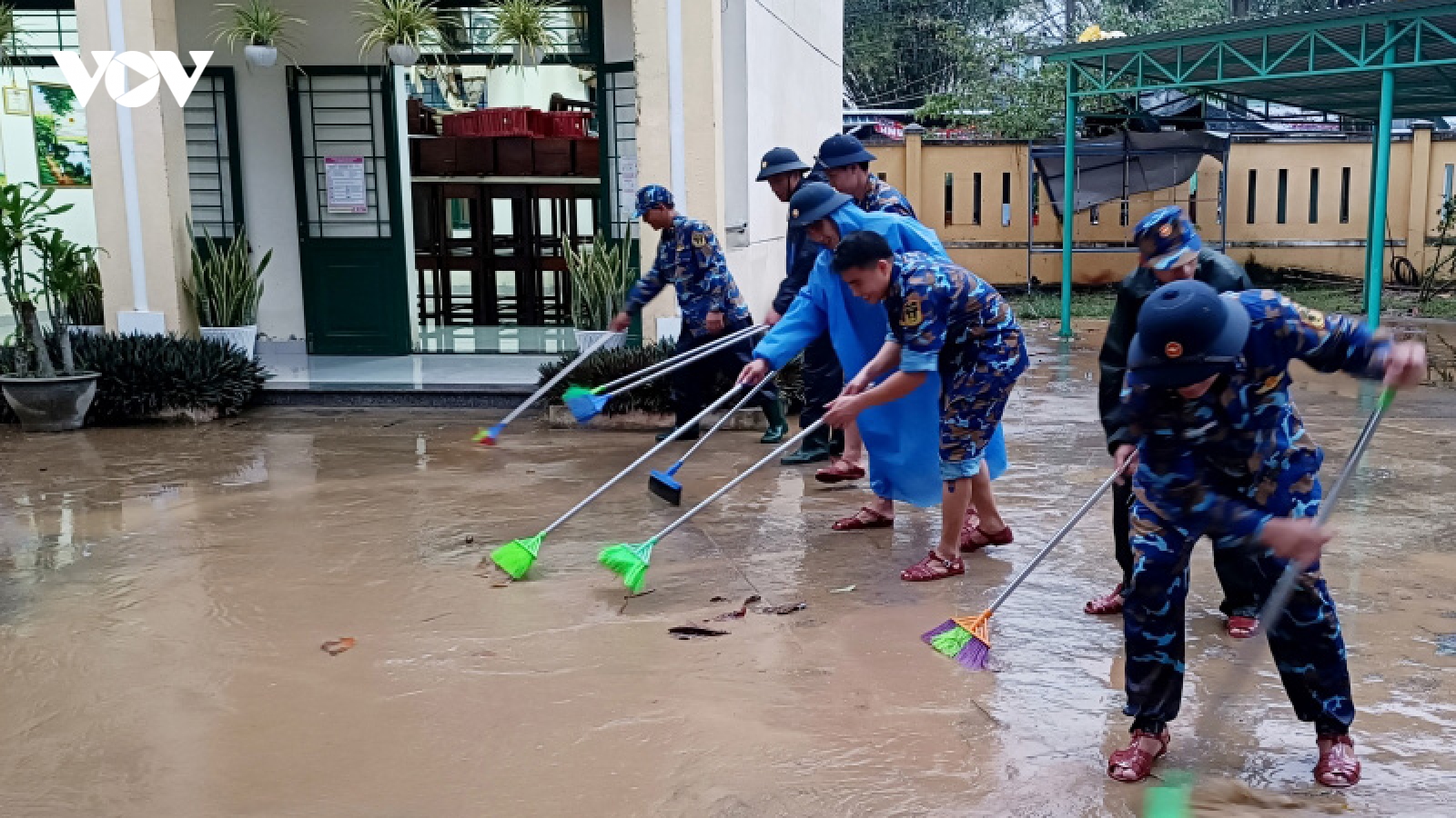 Vùng 3 Hải quân giúp dân khắc phục hậu quả mưa lũ
