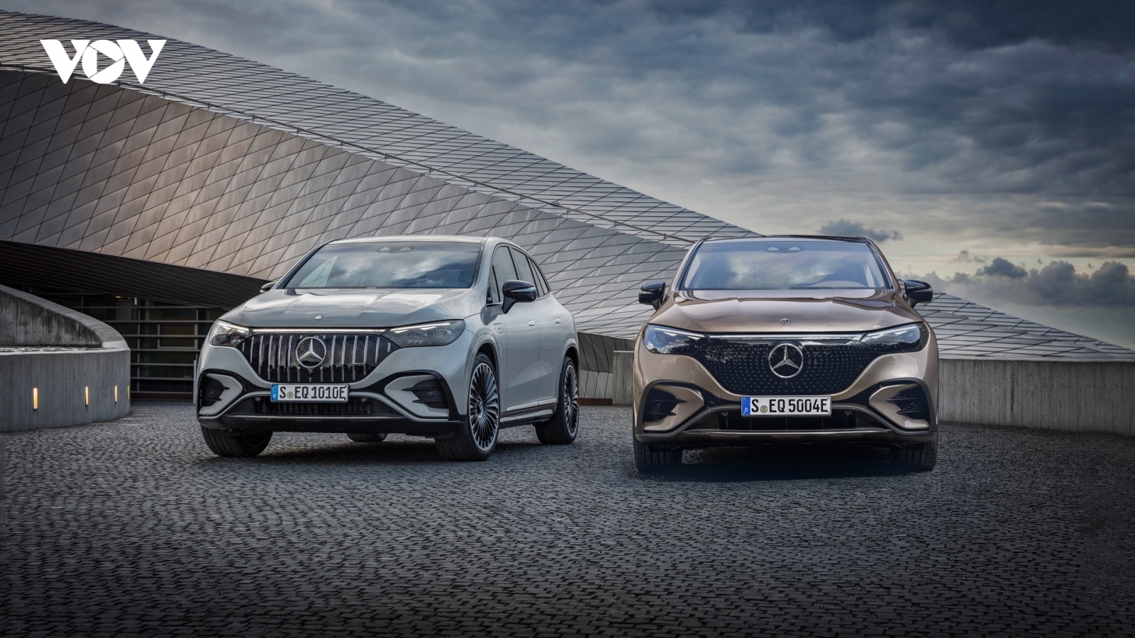 Mercedes-Benz trình làng EQE SUV 2024 với hiệu suất cực mạnh