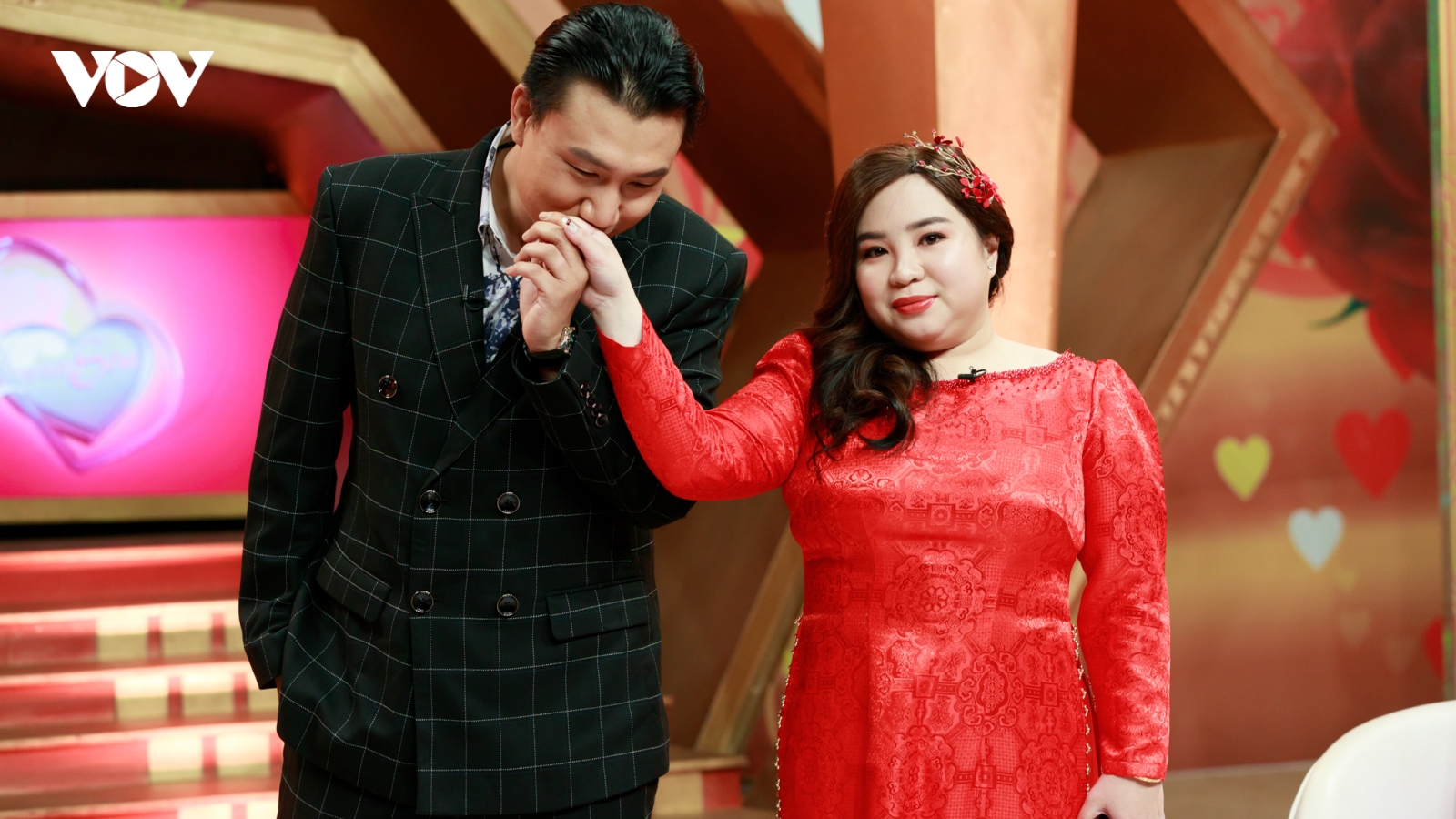 NSND Hồng Vân: "Nghệ sĩ chỉ say nắng ở vai diễn, vợ vẫn là nơi để trở về"