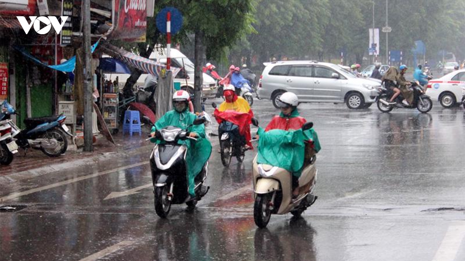 Hà Nội tiếp tục có mưa rào và dông 2 ngày cuối tuần