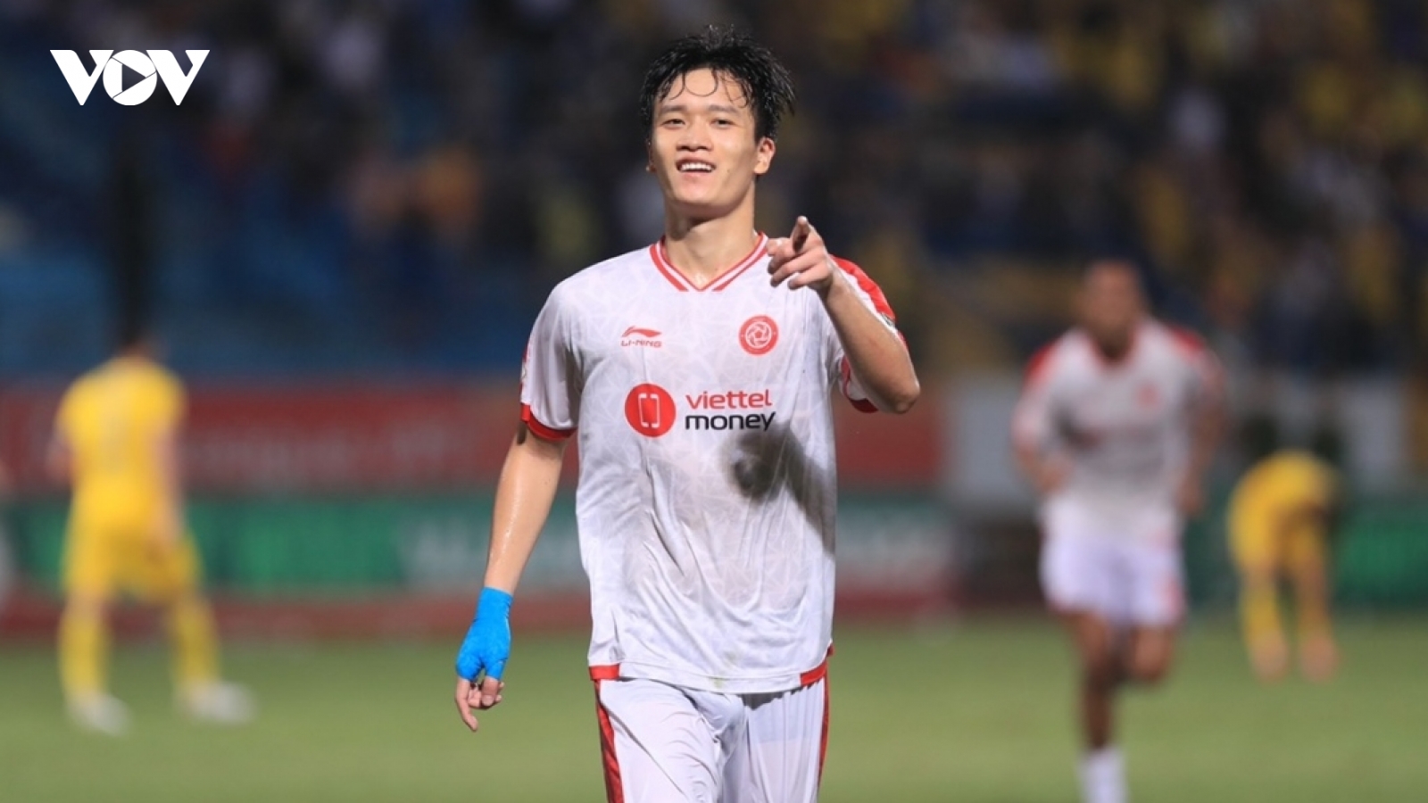 Hoàng Đức lập cú đúp giải thưởng tháng 9 V-League 2022