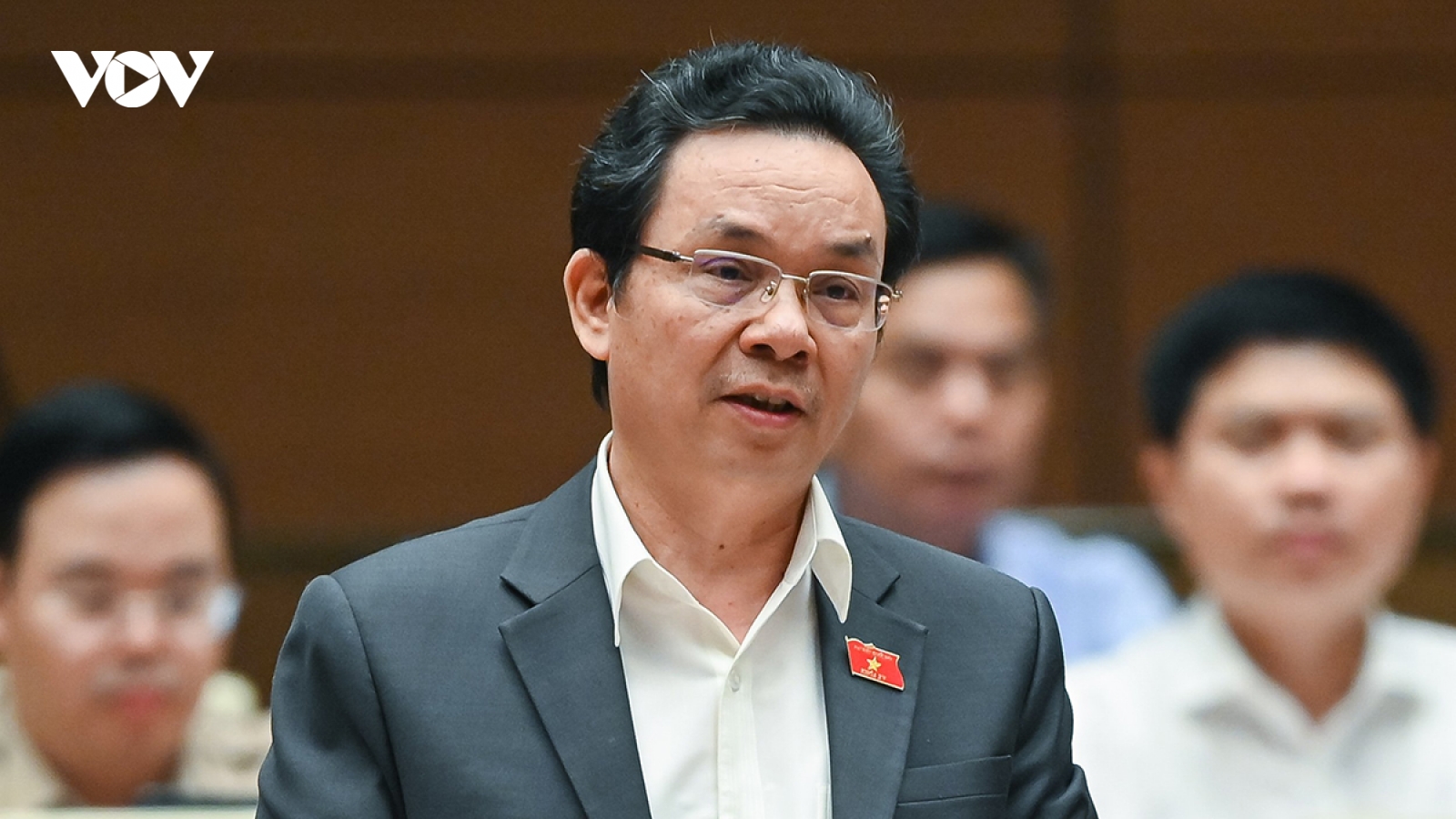 Đại biểu Quốc hội: Cơ chế tốt thì bác sĩ đâu phải "chân trong chân ngoài"