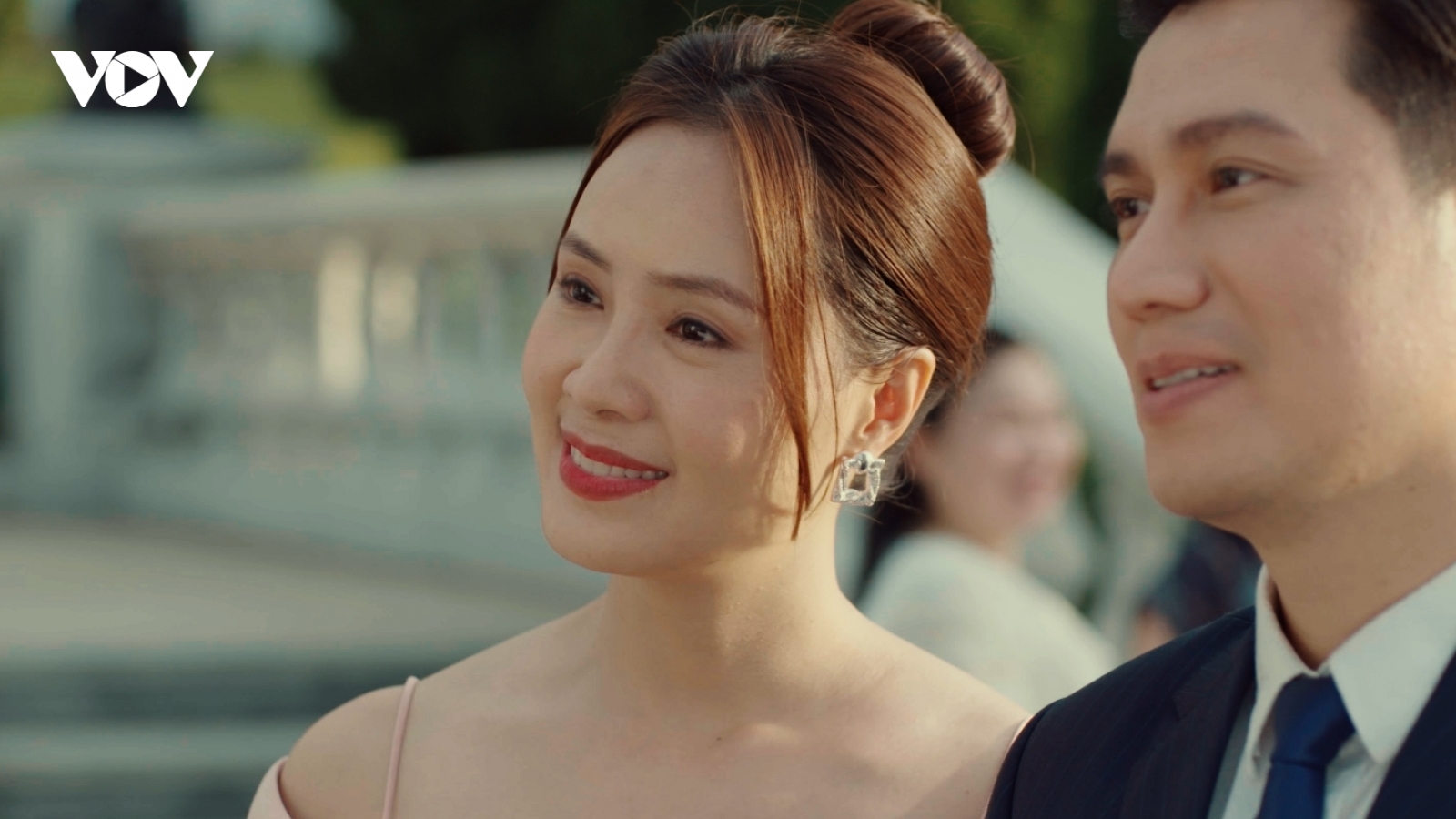 Hồng Diễm làm vợ tốt của Việt Anh trong phim mới "Hành trình công lý"