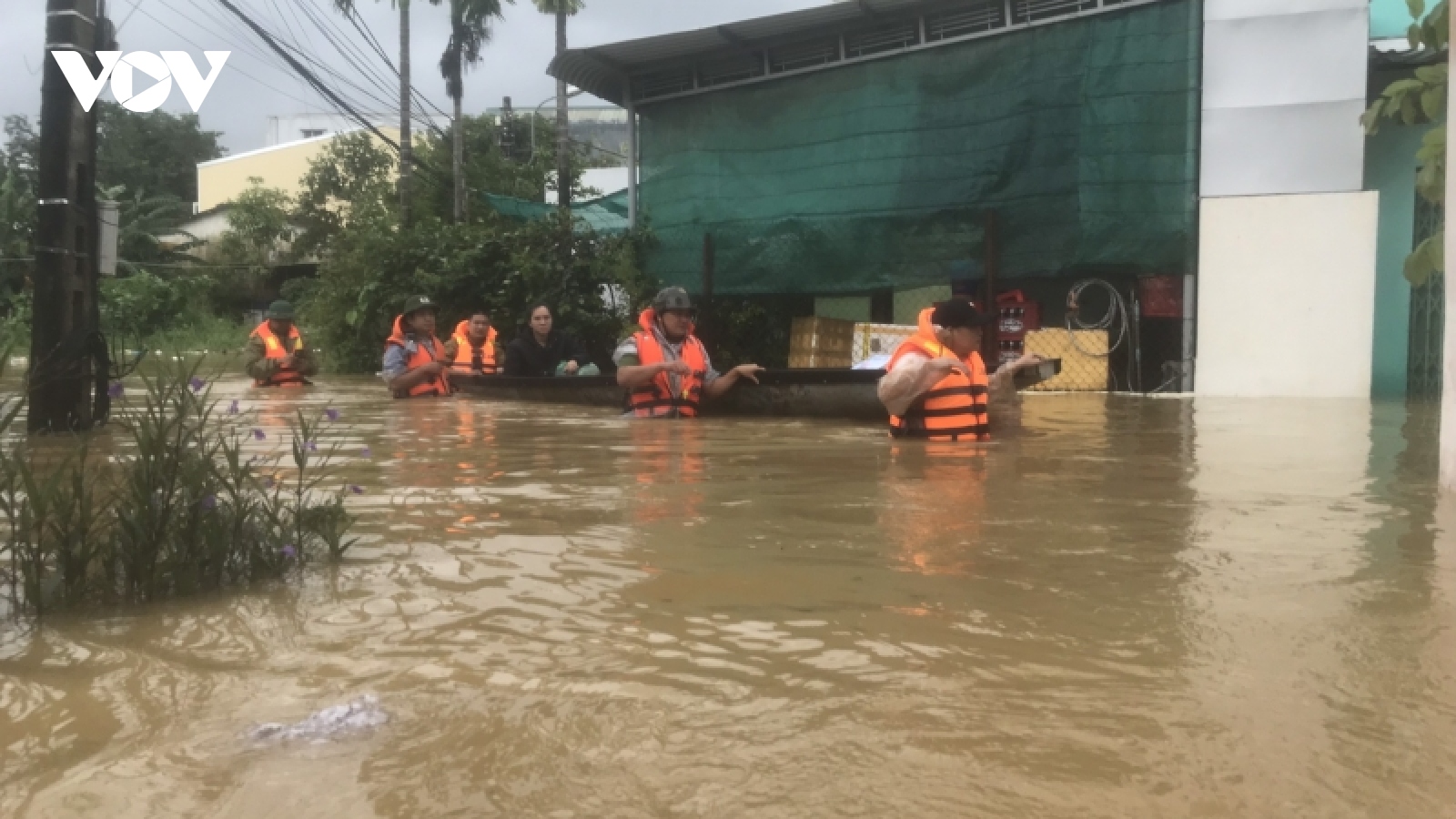 Thủy điện tiếp tục xả lũ, nước trên sông Hương, sông Bồ lên nhanh