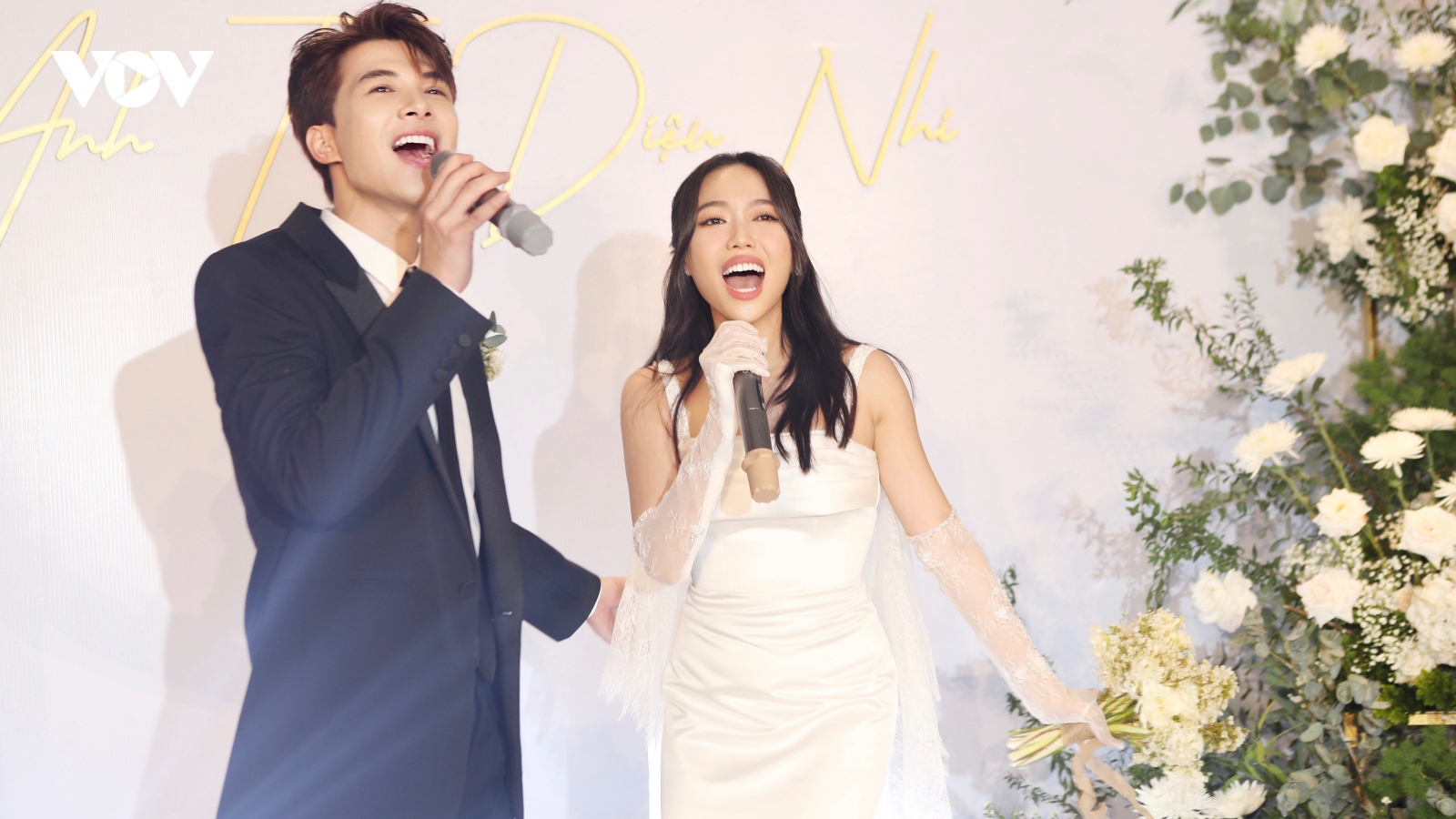 Anh Tú - Diệu Nhi lần đầu song ca "Bài này không để đi diễn" tại đám cưới