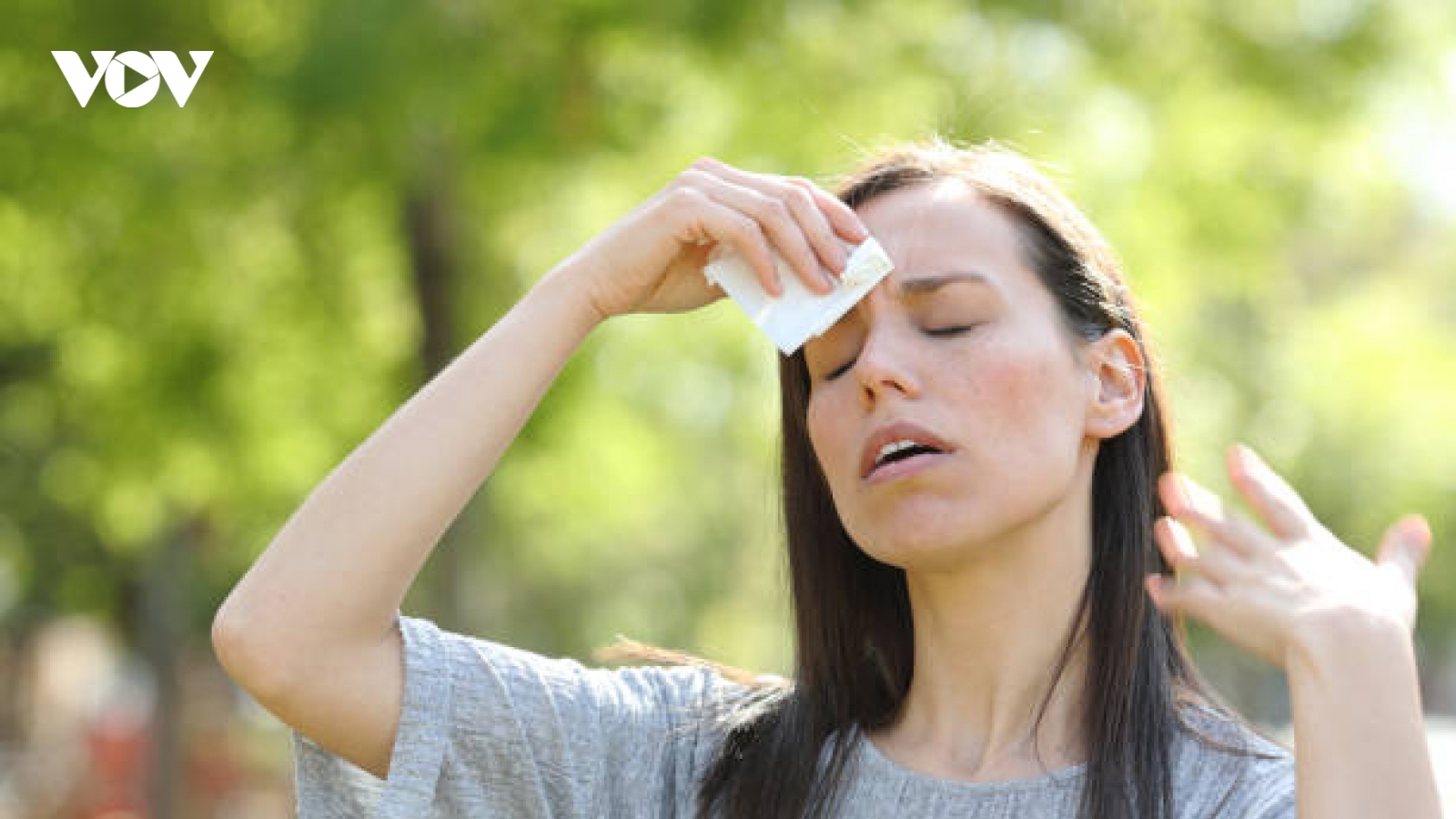 Tìm hiểu nguyên nhân khiến cơ thể bạn tiết nhiều mồ hôi