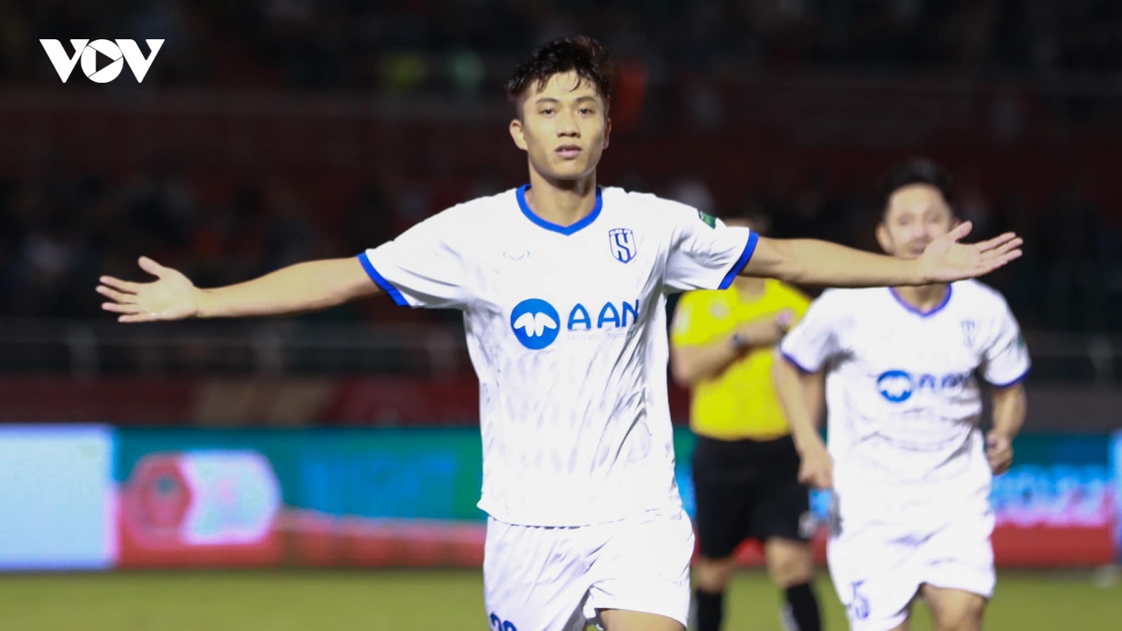 Kết quả V-League 2022: Phan Văn Đức khiến TP.HCM chôn chân nơi đáy bảng