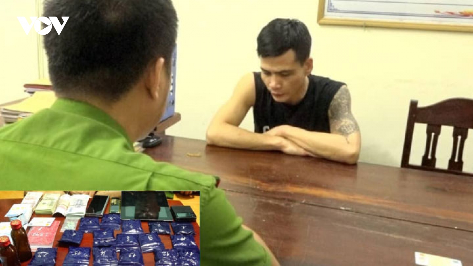 Bắt người đàn ông giấu hơn 5.500 viên ma túy trong bao nilon