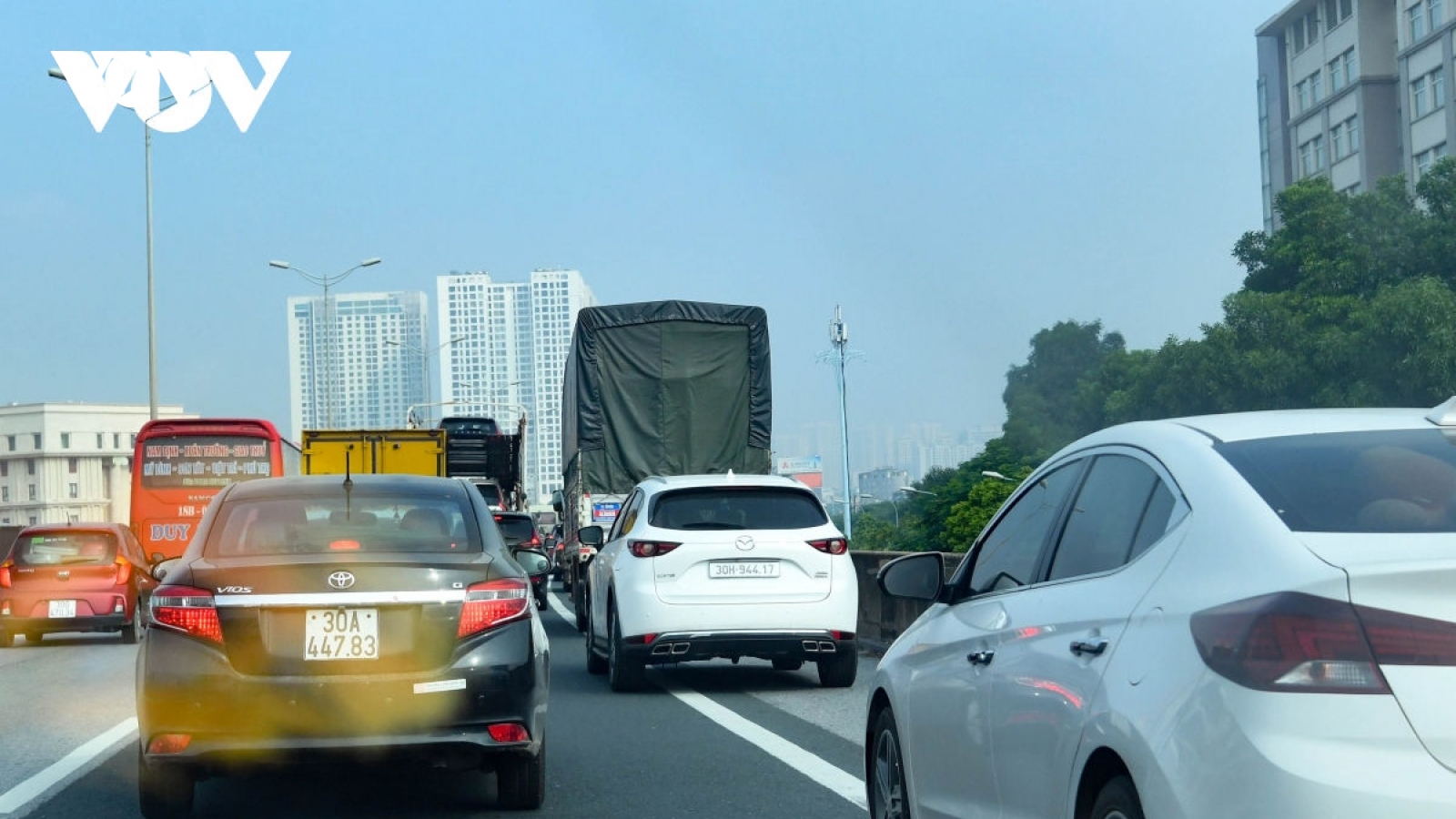 Xử lý gần 500 ô tô đi vào làn khẩn cấp trên đường vành đai 3 Hà Nội