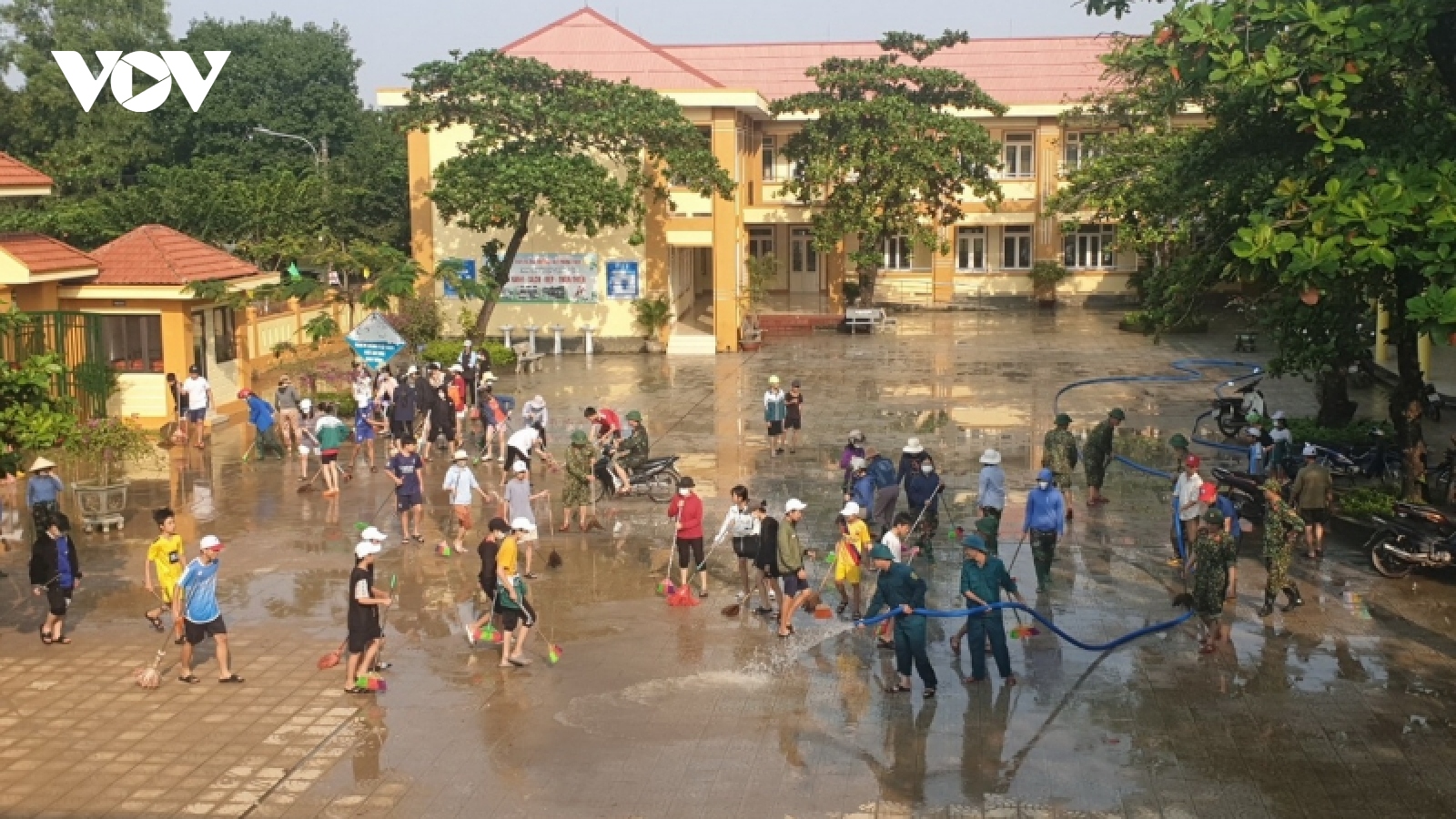 Miền Trung khắc phục hậu quả mưa lũ, sẵn sàng ứng phó bão số 6