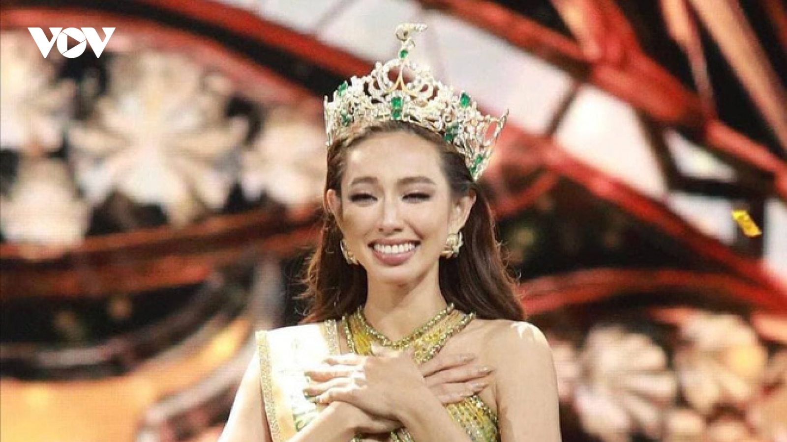 Chuyện showbiz: Hoa hậu Nguyễn Thúc Thuỳ Tiên bị kiện