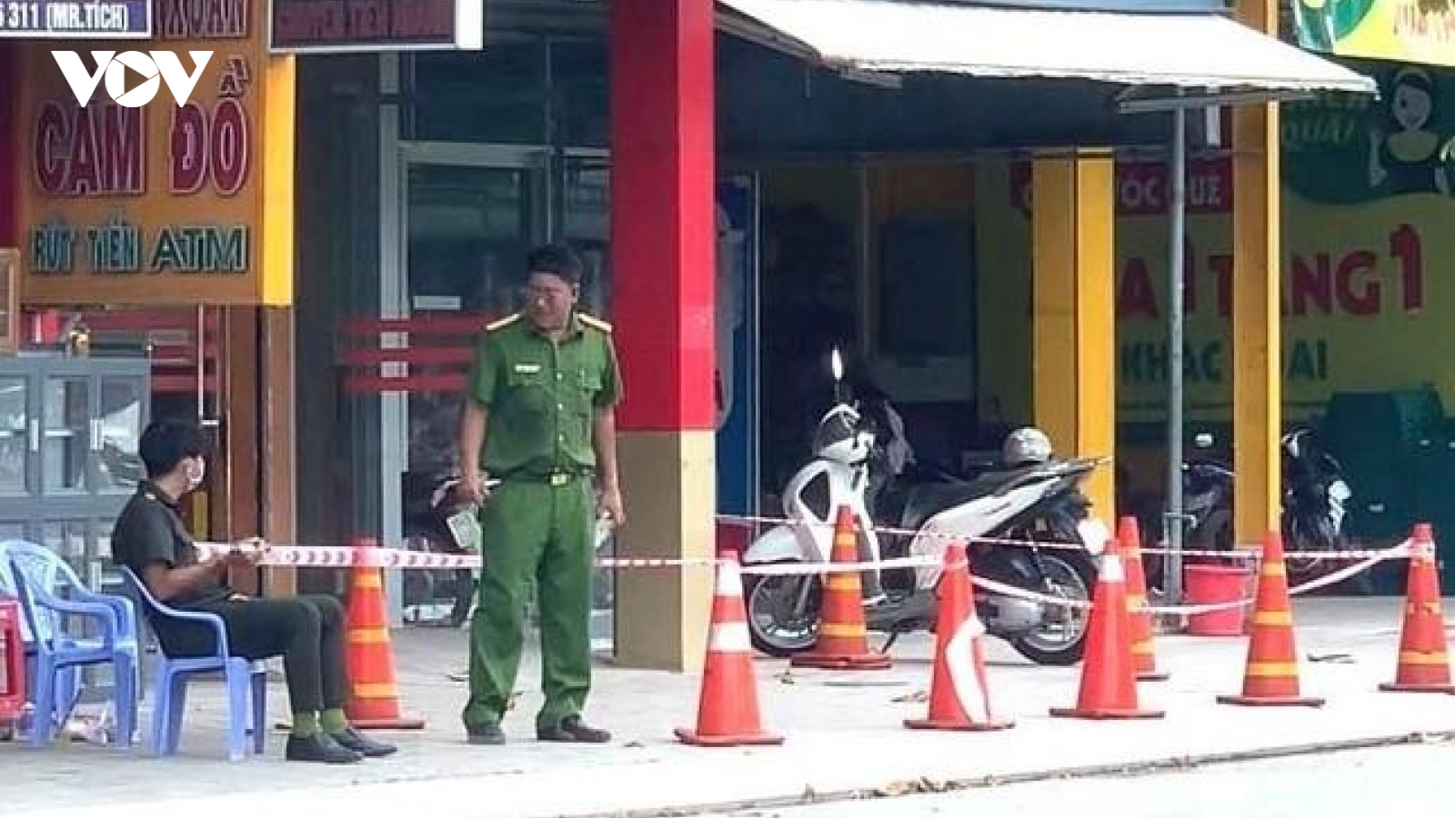 Nóng 24h: Lại thêm một vụ cướp tiệm vàng táo tợn tại Bình Dương