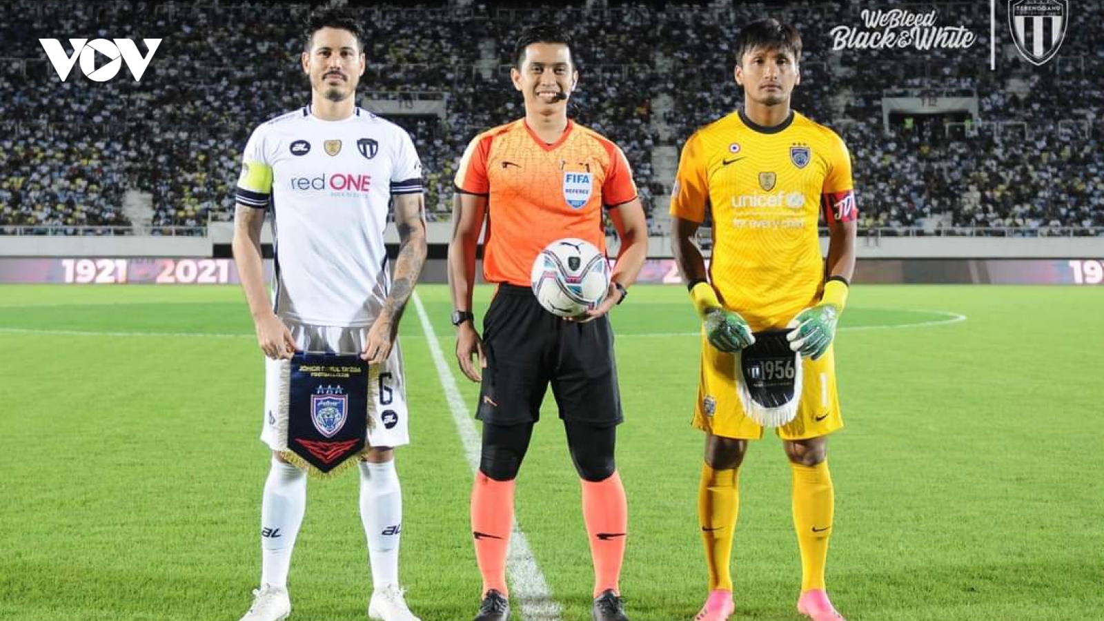 Trọng tài Malaysia ''có duyên'' với bóng đá Việt Nam điều khiển trận đấu ở V-League