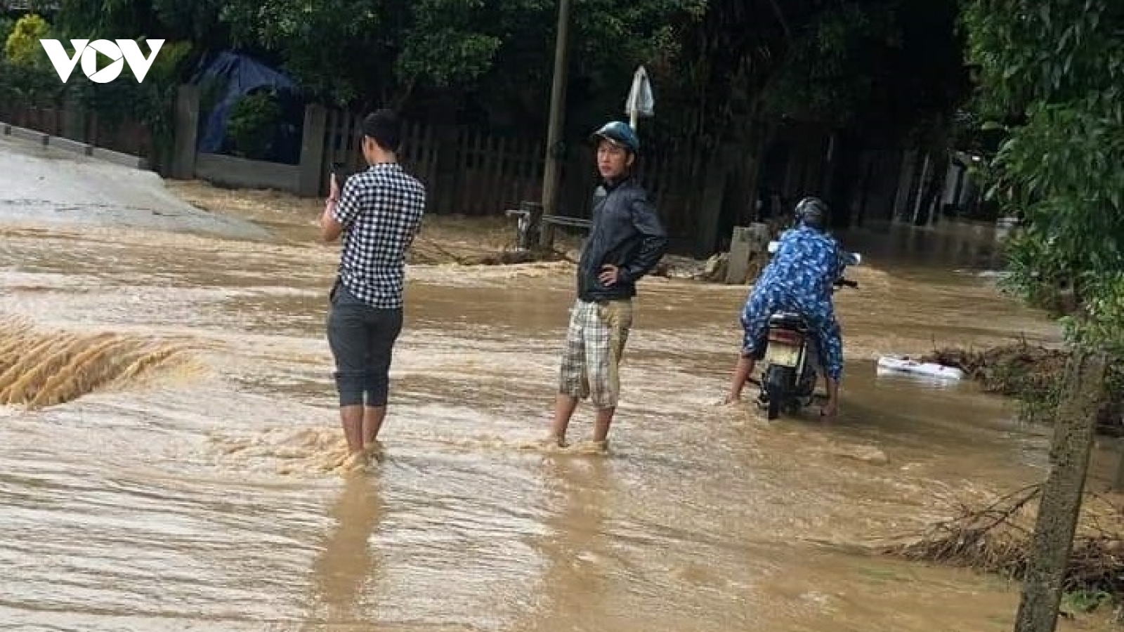 Gần 1.200 học sinh Phú Yên nghỉ học do mưa lũ