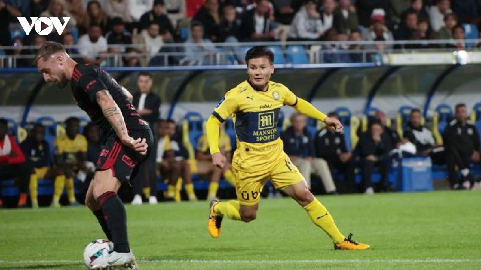 Quang Hải nói gì khi ghi bàn “giải cứu” Pau FC?