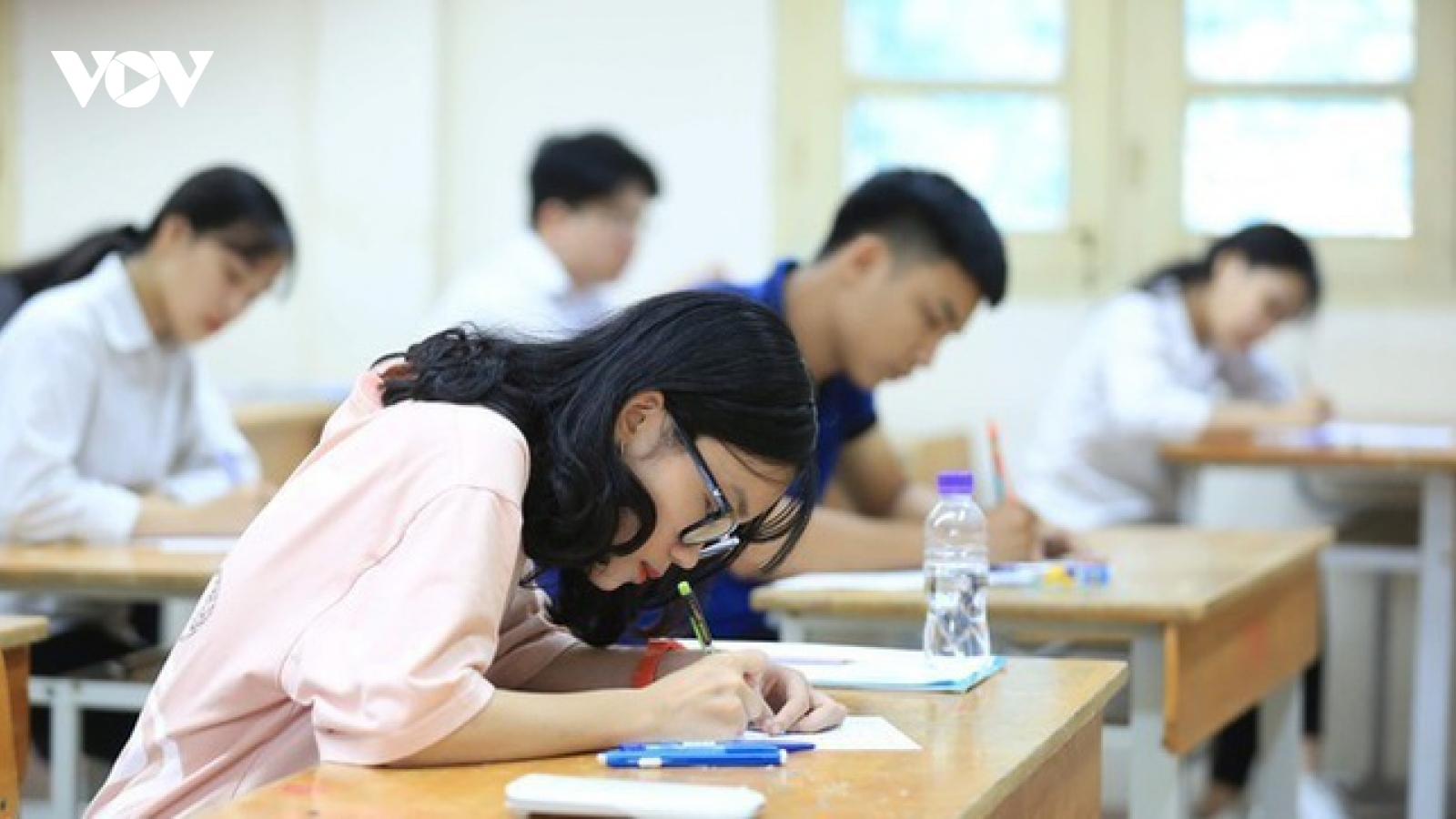 Có nên tiếp tục cấm dạy thêm, học thêm khi “càng cấm càng làm”?