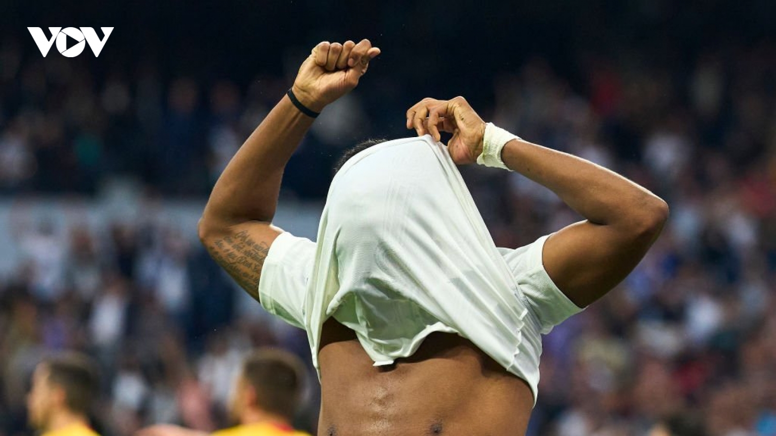 Mất điểm vì VAR, Real Madrid bị Barca rút ngắn khoảng cách ở La Liga