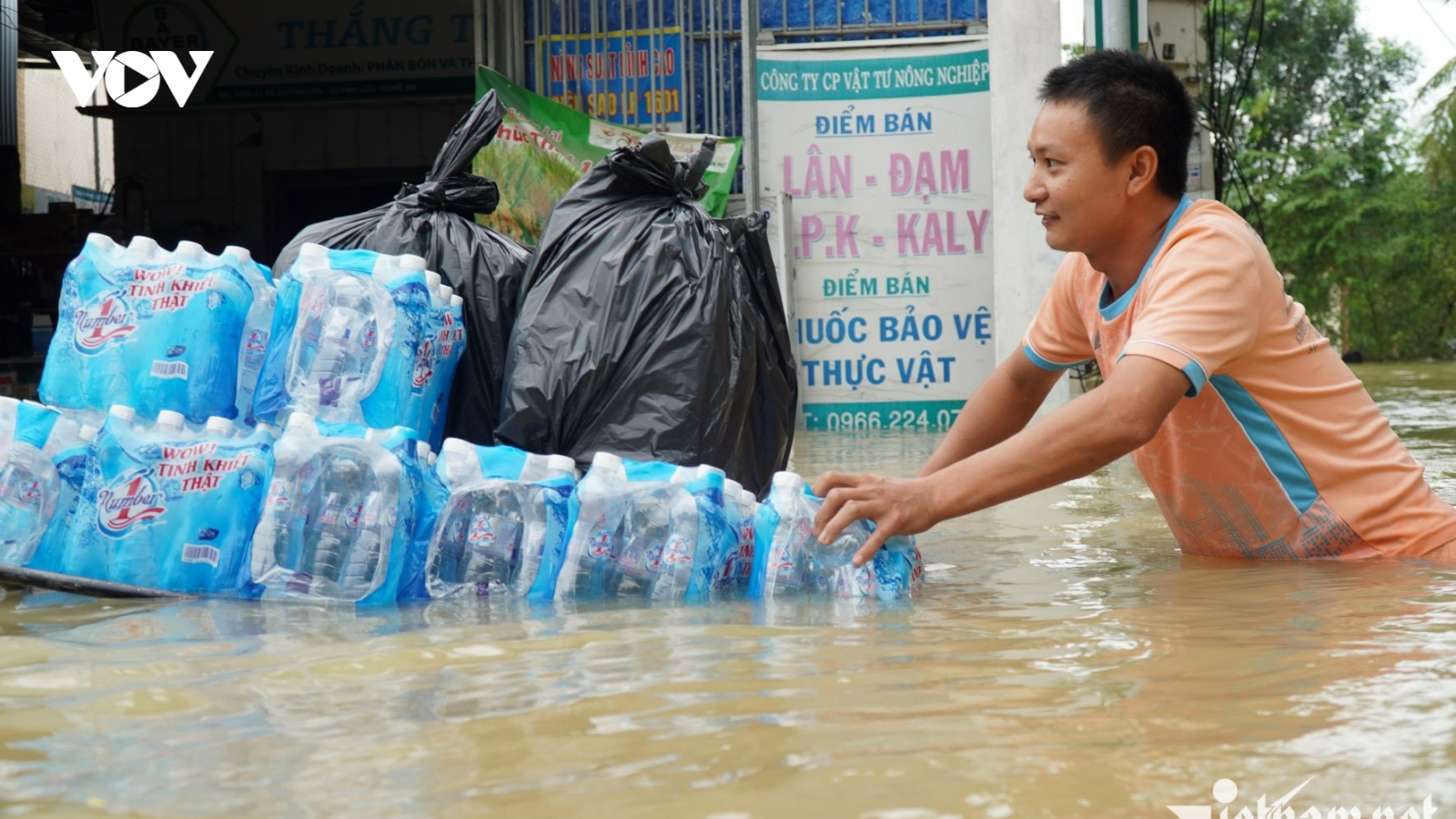 Gần 1.700 hộ dân ở Hà Tĩnh bị ngập