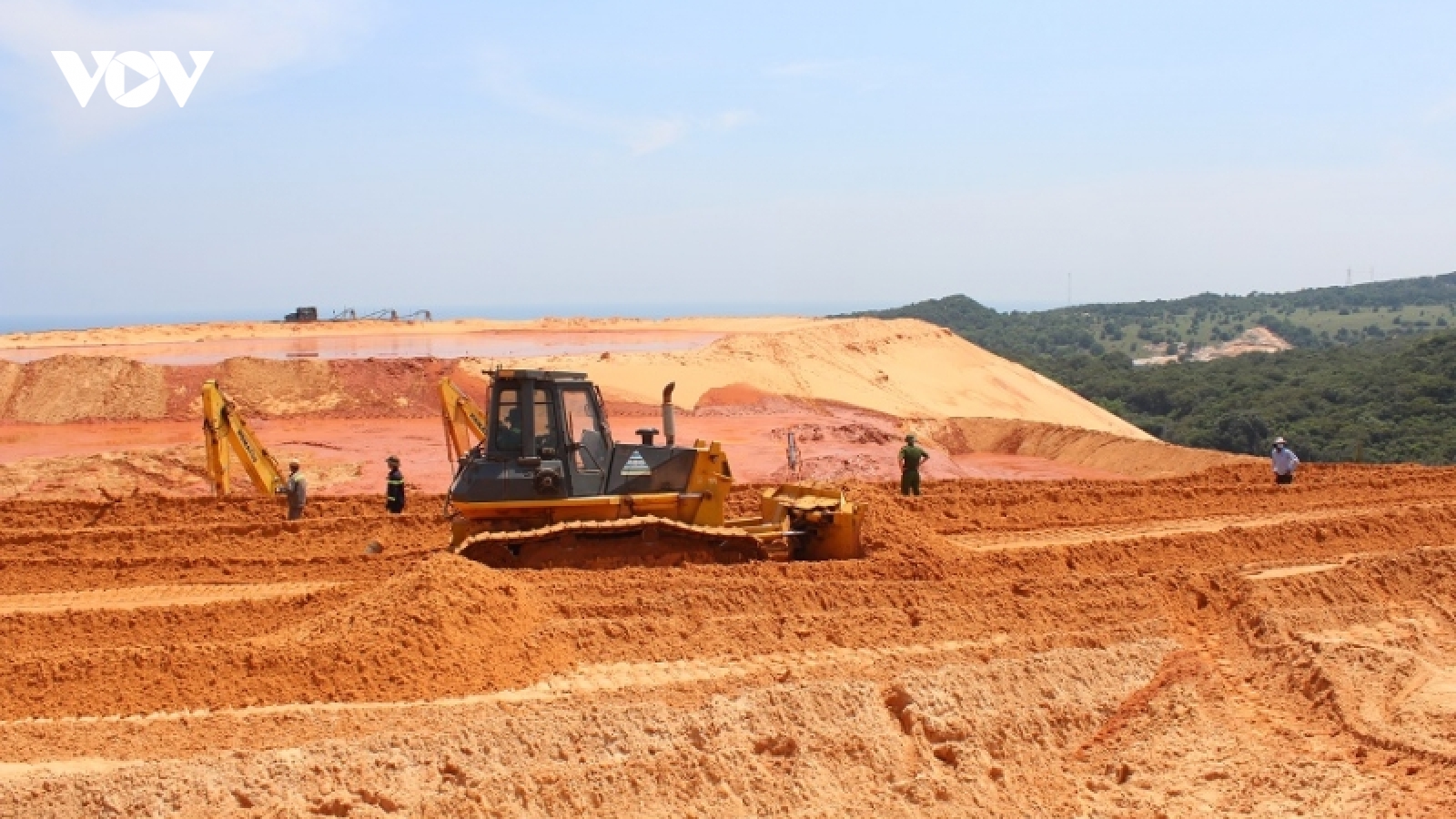 Công an vào cuộc vụ sạt lở bãi thải mỏ titan làm chết người ở Bình Thuận