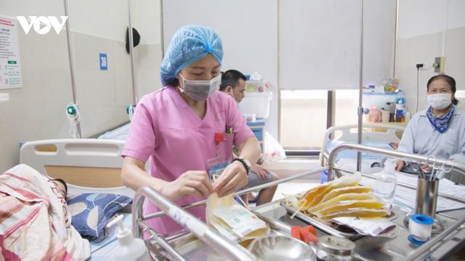 Đấu thầu thuốc bất cập, bệnh viện đang làm miễn phí