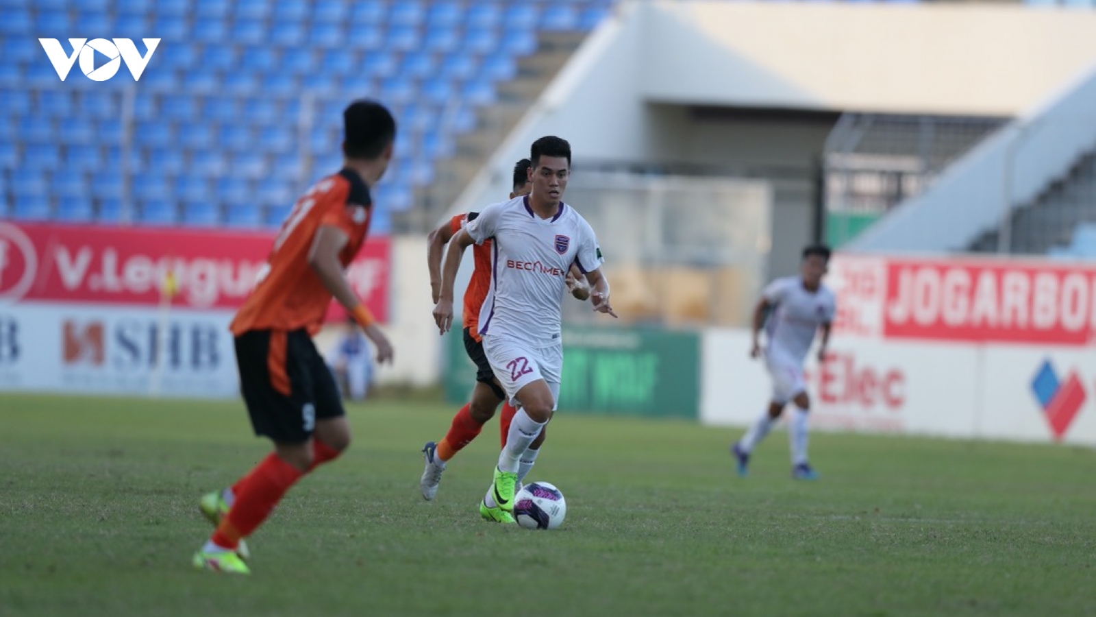 Đội hình tiêu biểu vòng 18 V-League 2022: Gọi tên Tiến Linh 