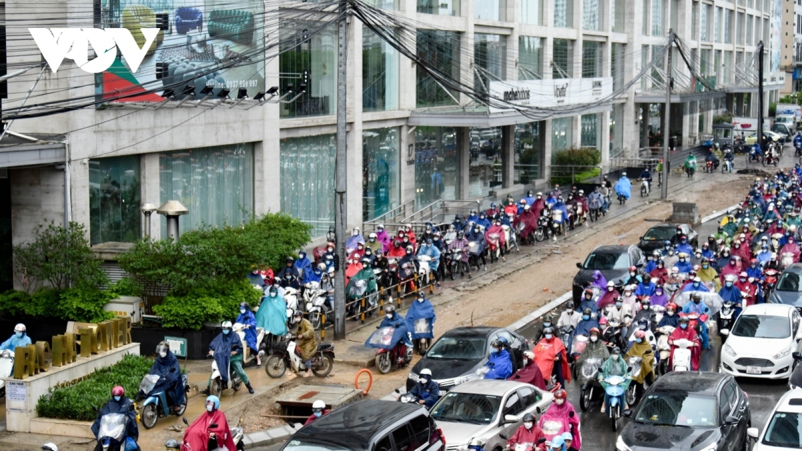 Đề xuất 100 trạm thu phí ô tô vào nội đô Hà Nội liệu có phù hợp với thực tế?