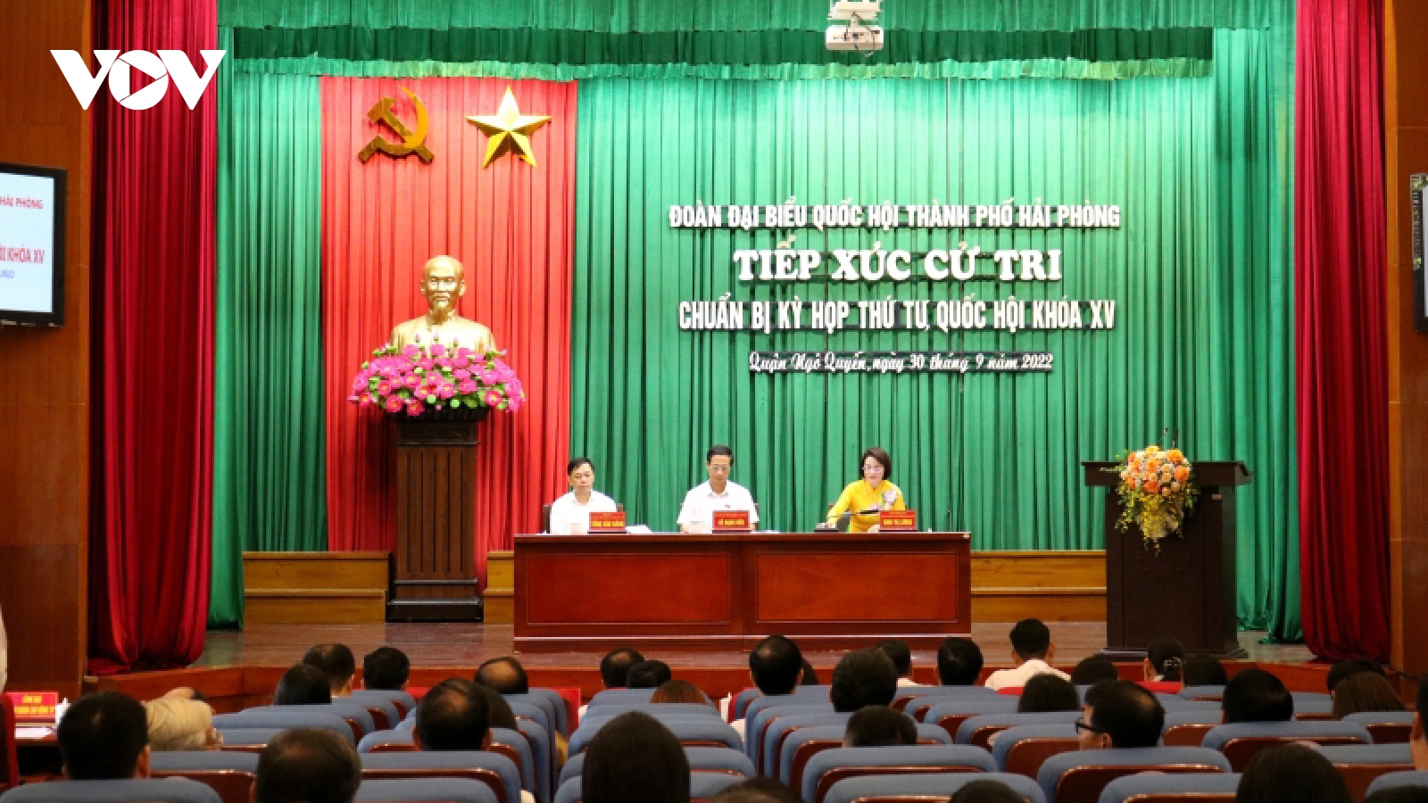 Cử tri lo lắng tình trạng “loạn sách giáo khoa”