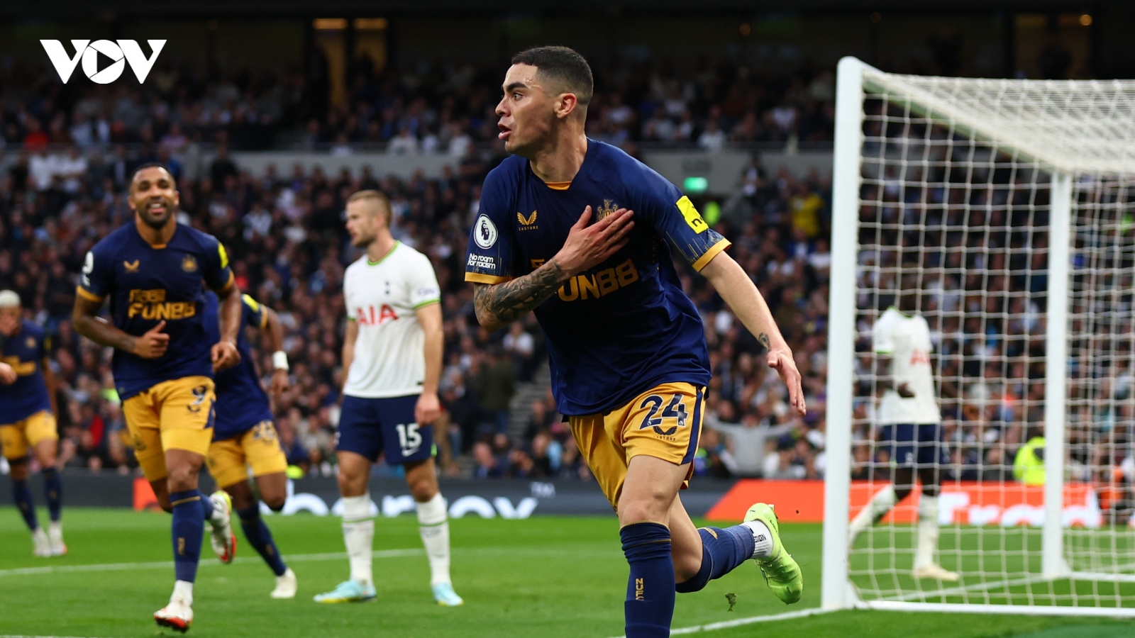 Newcastle vào top 4 Ngoại hạng Anh sau trận thắng Tottenham