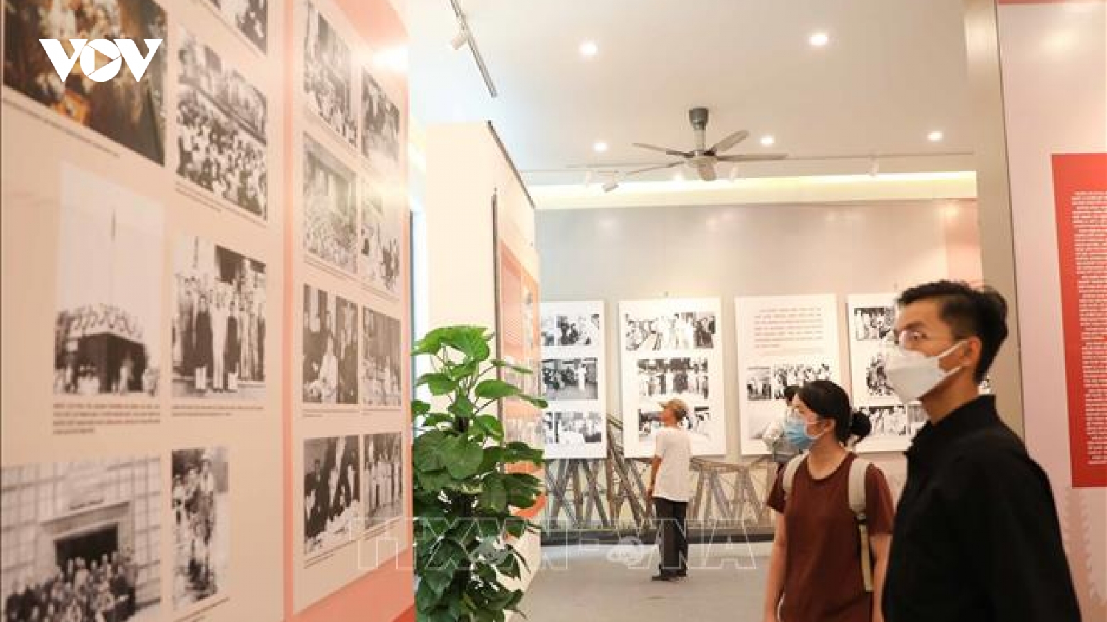 Triển lãm "Chủ tịch Hồ Chí Minh với Thủ đô Hà Nội"