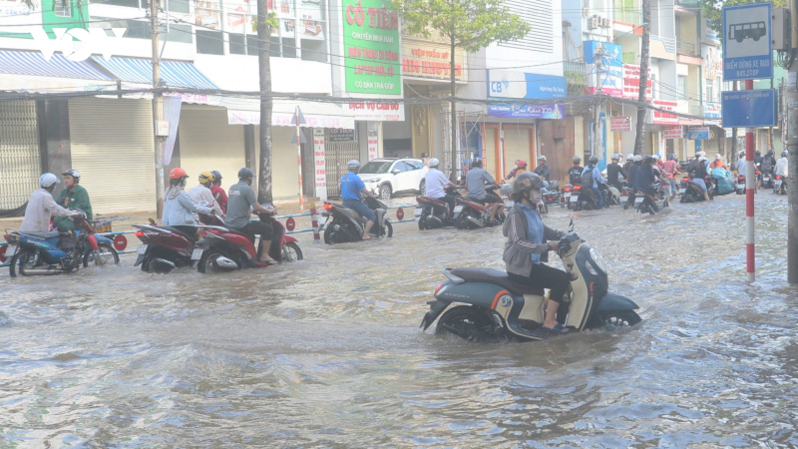 Triều cường tiếp tục dâng cao ở ĐBSCL, nhiều nơi vượt báo động 3